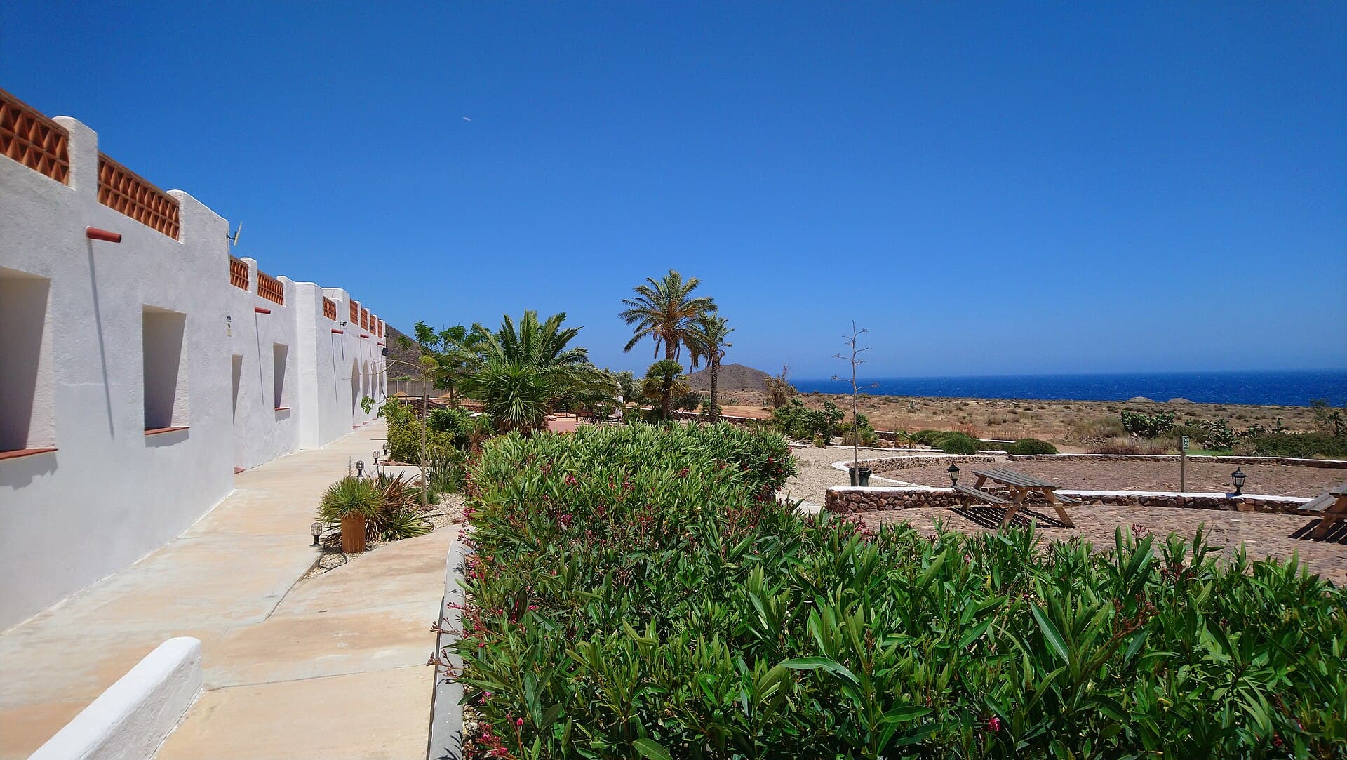 Hotel Cortijo el Paraíso (via Wikimedia Commons, CC BY-SA 4.0)