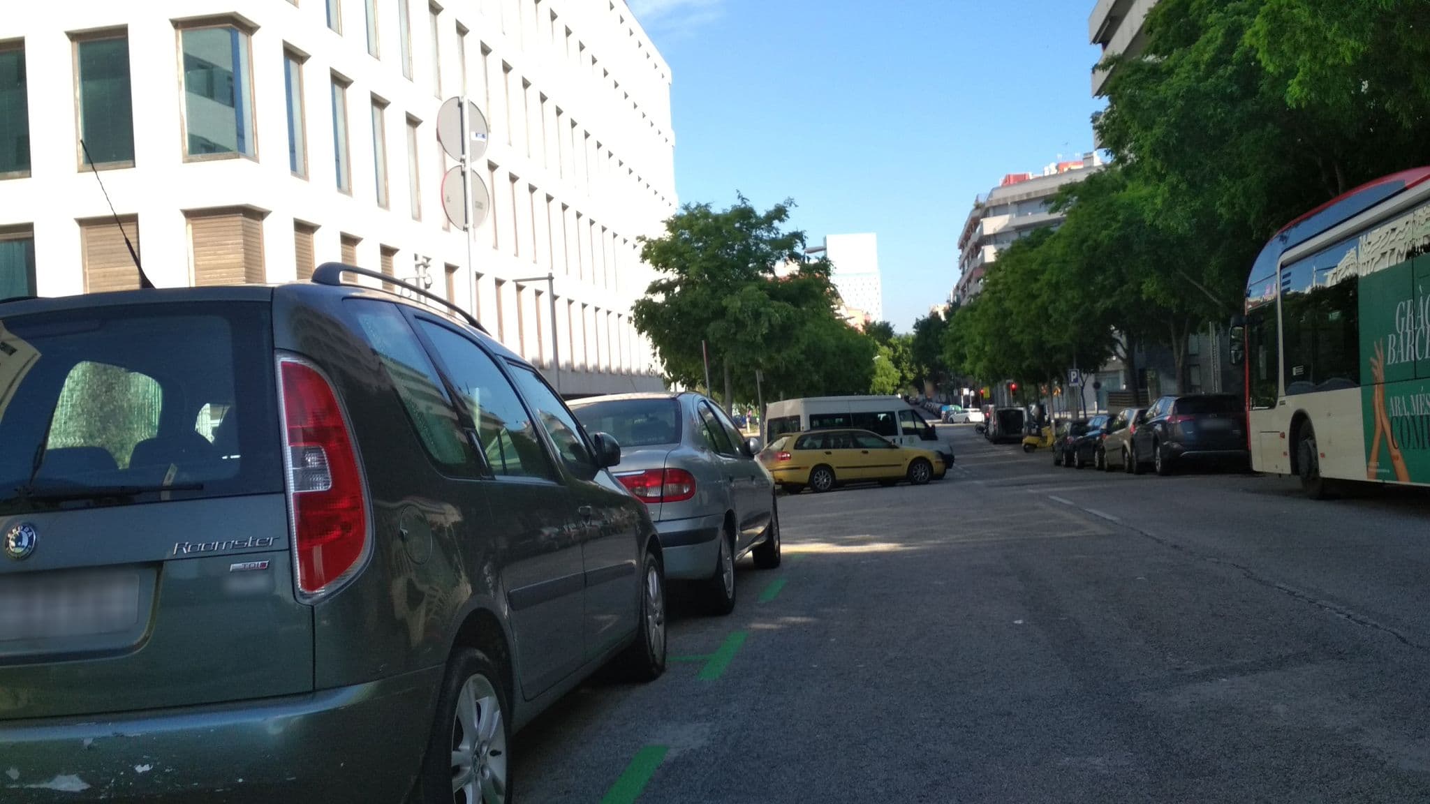 Street view near Eurohotel Diagonal Port, el Poblenou — © toniserra (CC BY-SA · Mapillary)