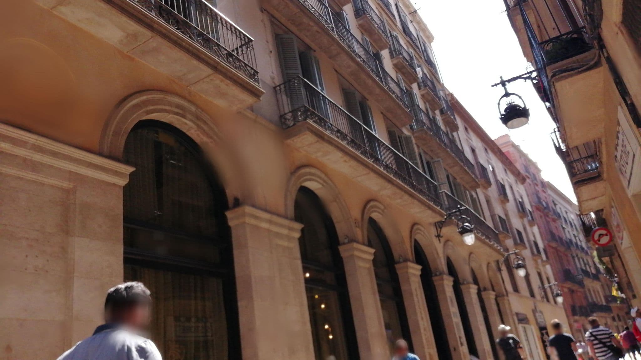 Street view near Hotel Espanya, Ciutat Vella — © alememex (CC BY-SA · Mapillary)