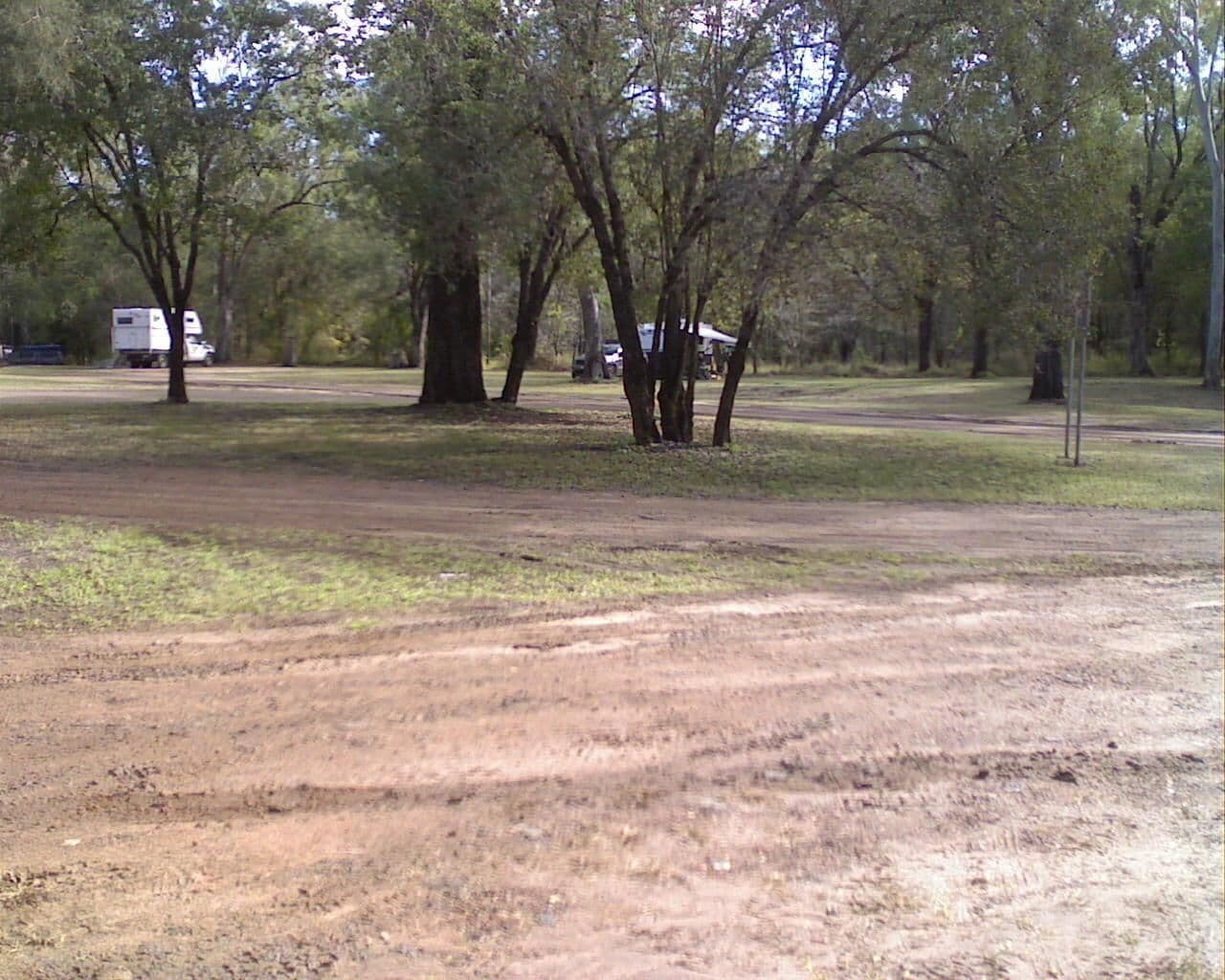 Street view near Neville Hewitt Weir, Moura — © bob3bob3 (CC BY-SA · Mapillary)