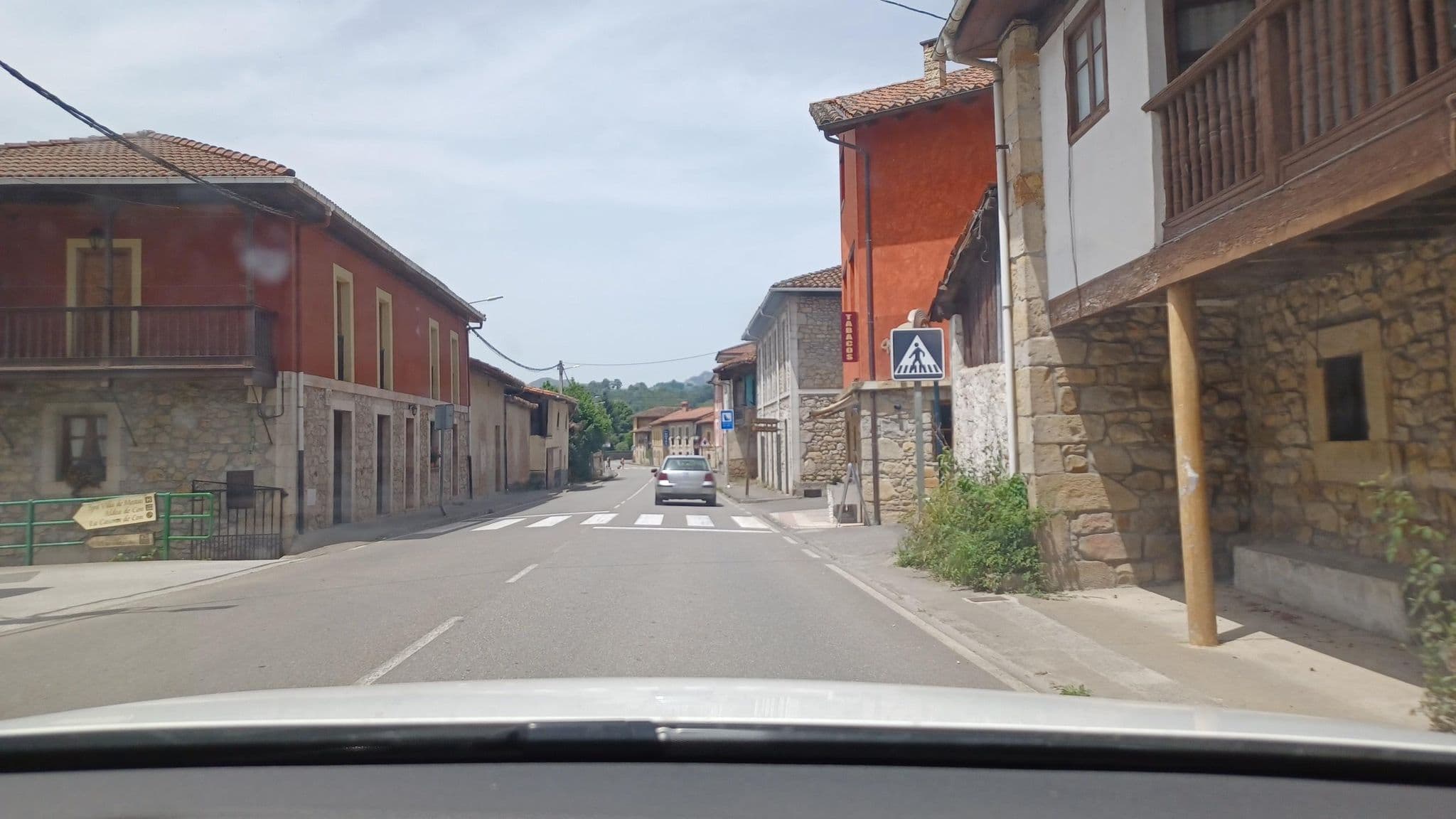 Street view near Apartamentos rurales El Picoretu, Cangas de Onís — © normanm (CC BY-SA · Mapillary)