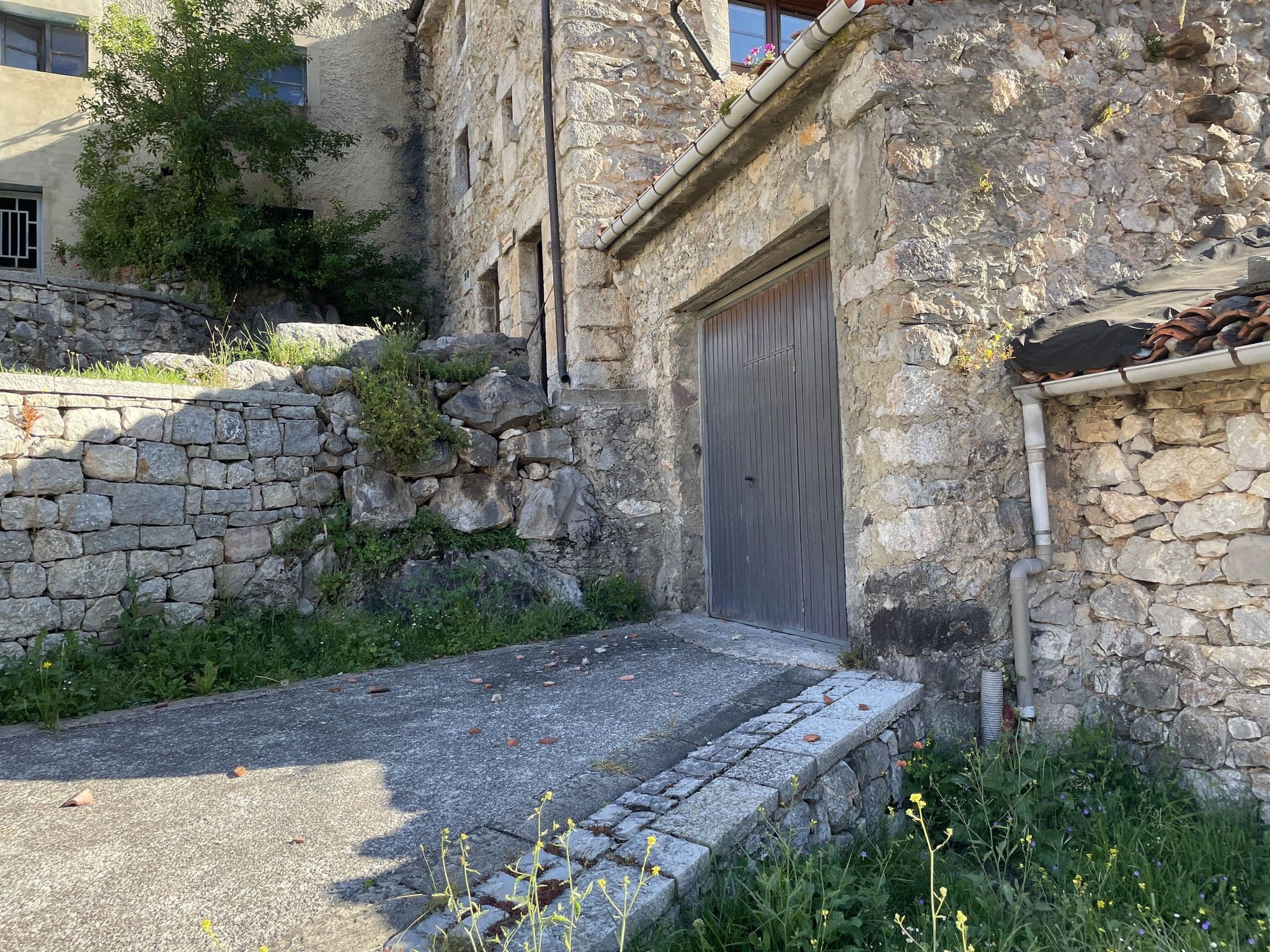 Street view near La Cabaña la Ardina, Carreña