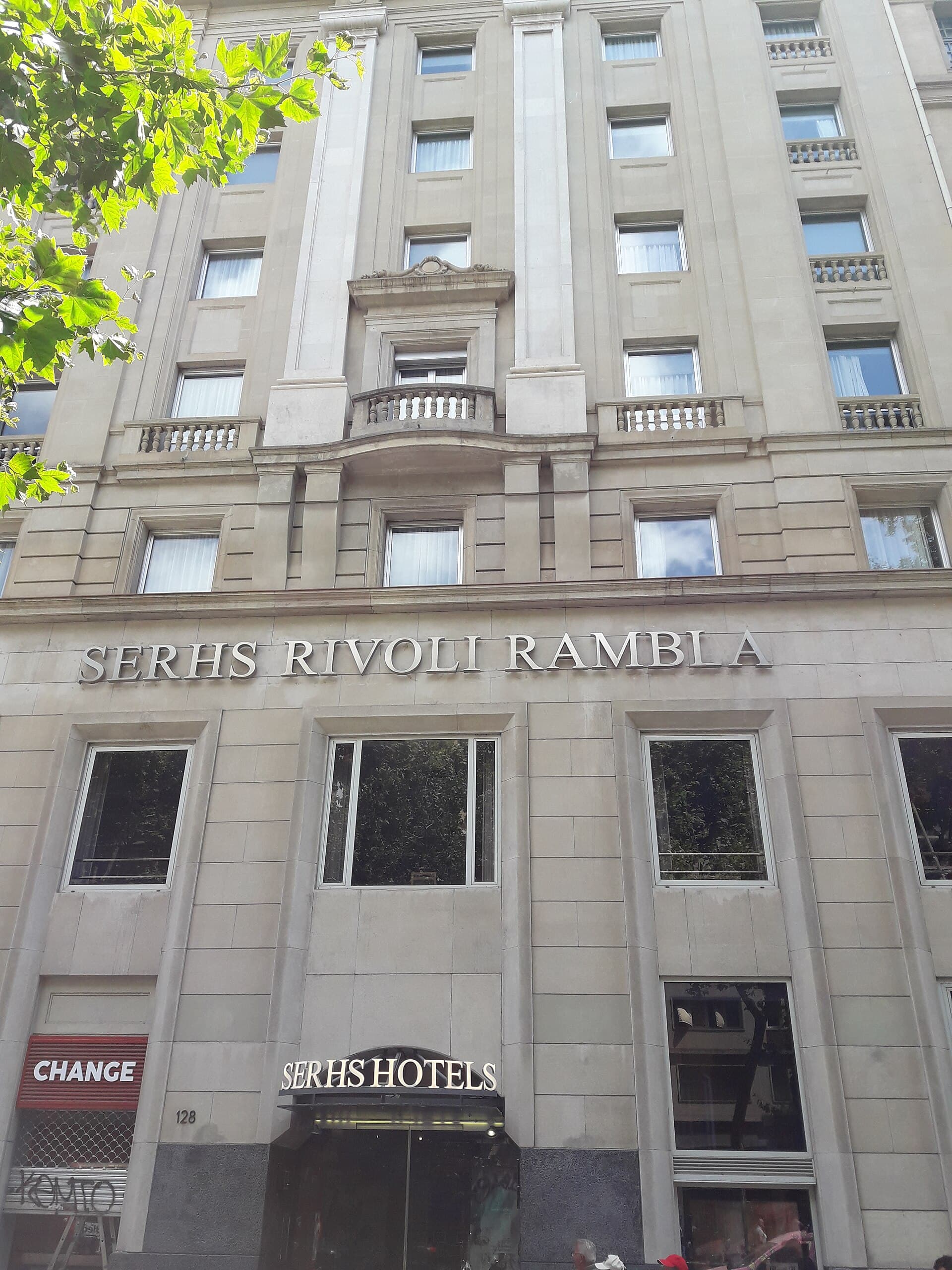 Hotel Serhs Rivoli Rambla (via Wikimedia Commons, CC BY-SA 3.0)