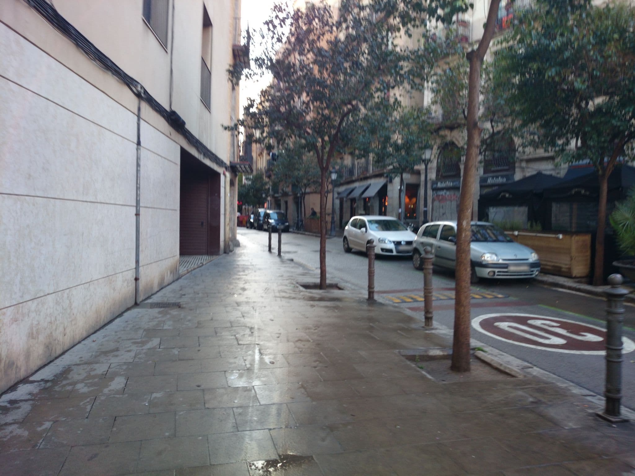Street view near Hotel Catalònia Born, Fort Pienc — © peterneubauer (CC BY-SA · Mapillary)