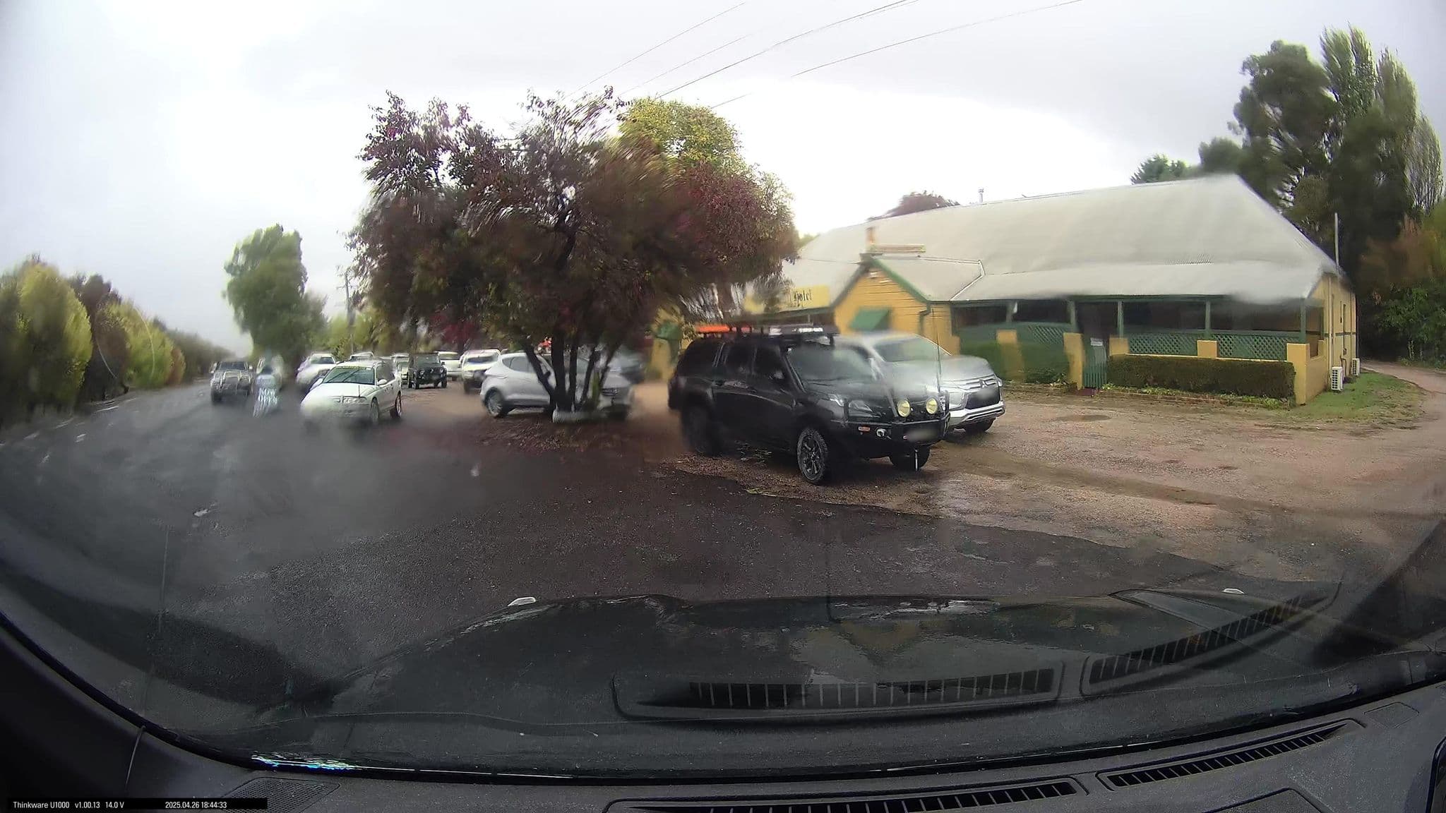 Street view near O'Connell Hotel, Raglan — © maxim752 (CC BY-SA · Mapillary)