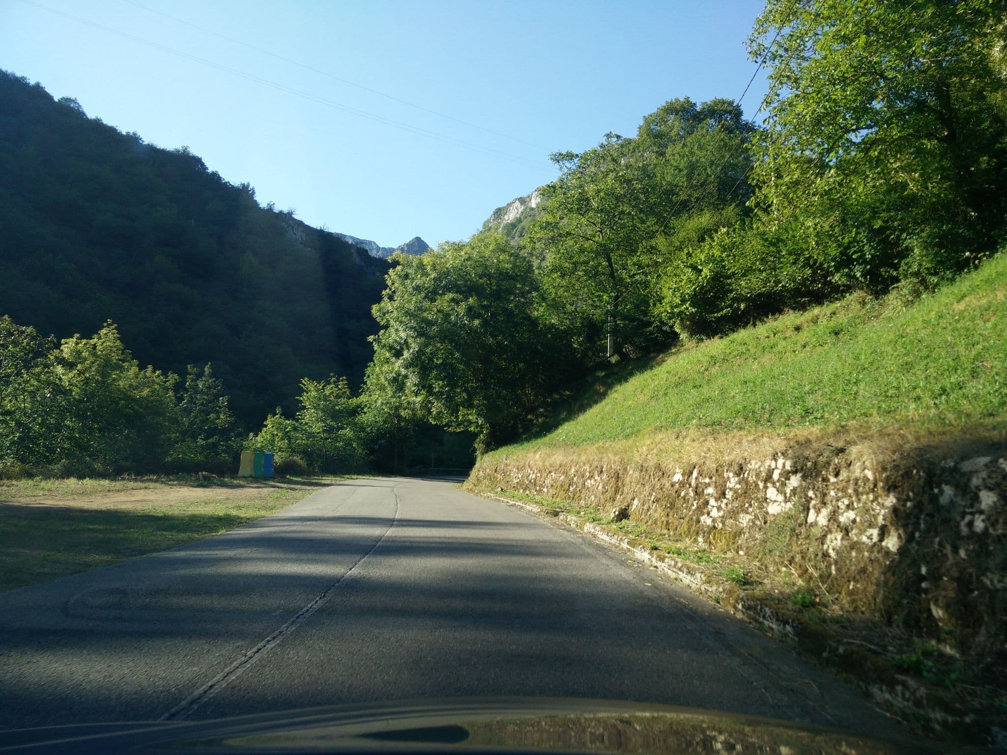 Street view near Área de Autocaravanas de Sellaño (Ponga), Parres — © txenoo (CC BY-SA · Mapillary)