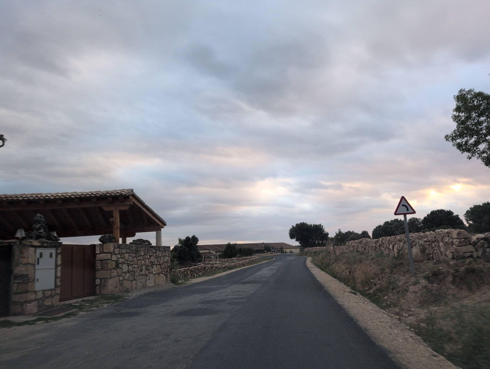Street view near Casas Rurales Los Pizarros y El Portillo, Sepúlveda — © Albergarri788 (CC BY-SA · Mapillary)