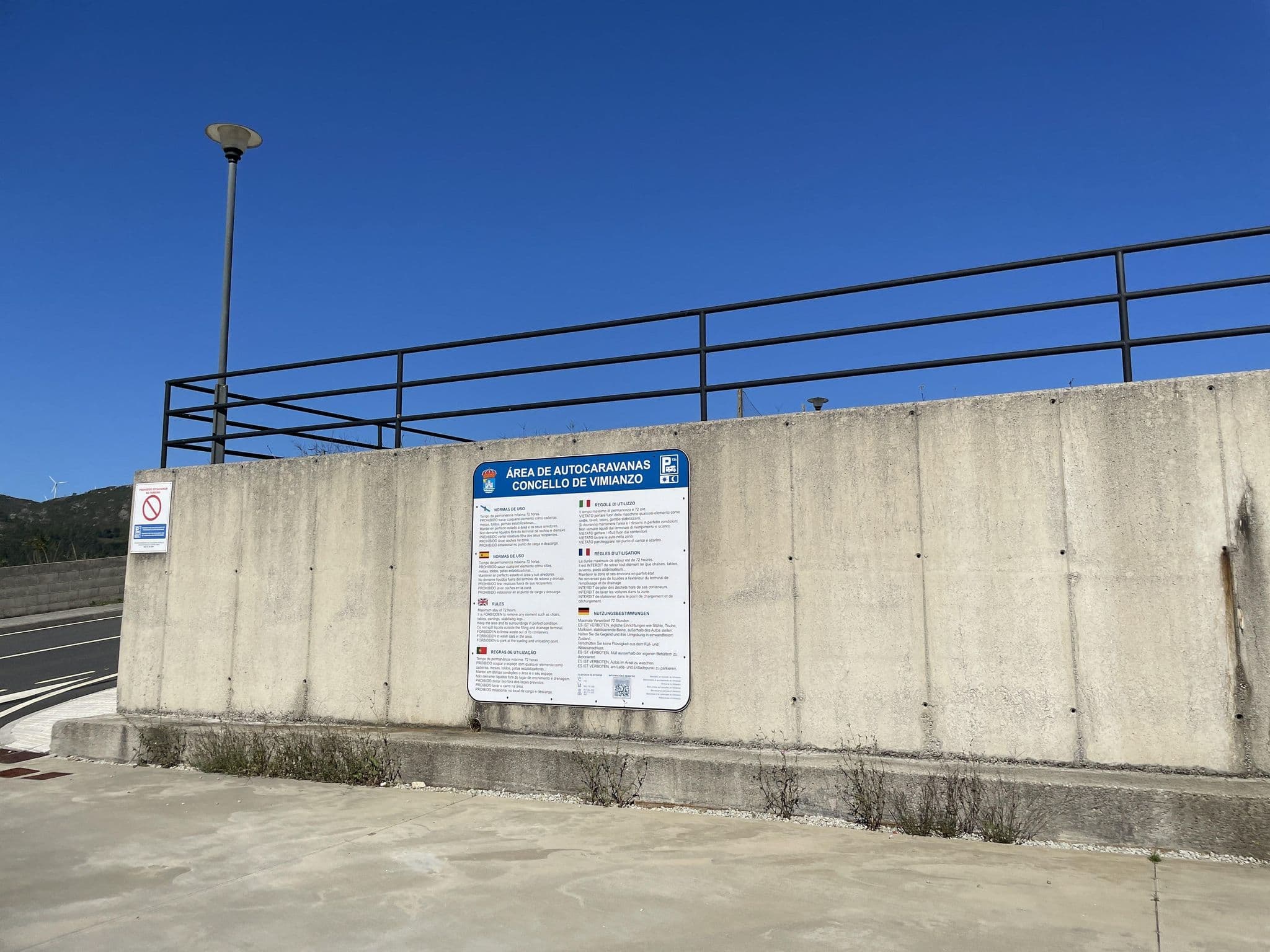 Street view near Área de Autocaravanas de Vimianzo, Laxe — © seraq (CC BY-SA · Mapillary)