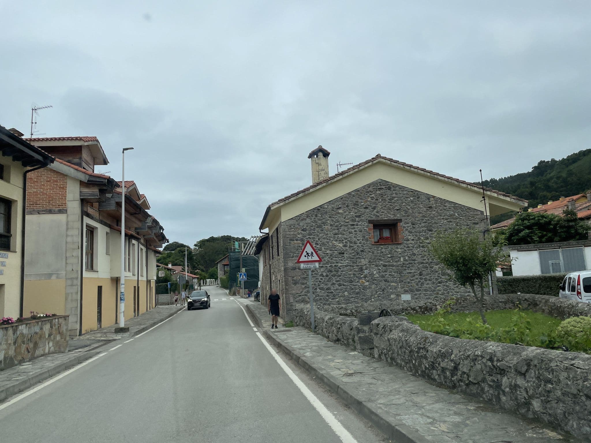 Street view near Hotel Tinas de Pechón, San Vicente de la Barquera — © seraq (CC BY-SA · Mapillary)