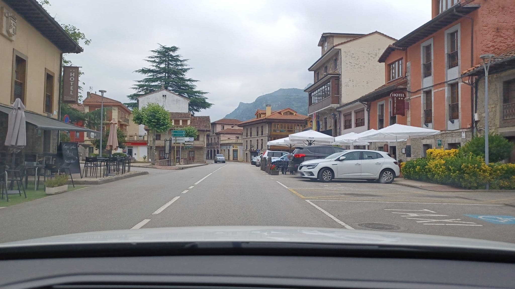 Street view near Hotel Torrepalacio, Castandiello — © normanm (CC BY-SA · Mapillary)