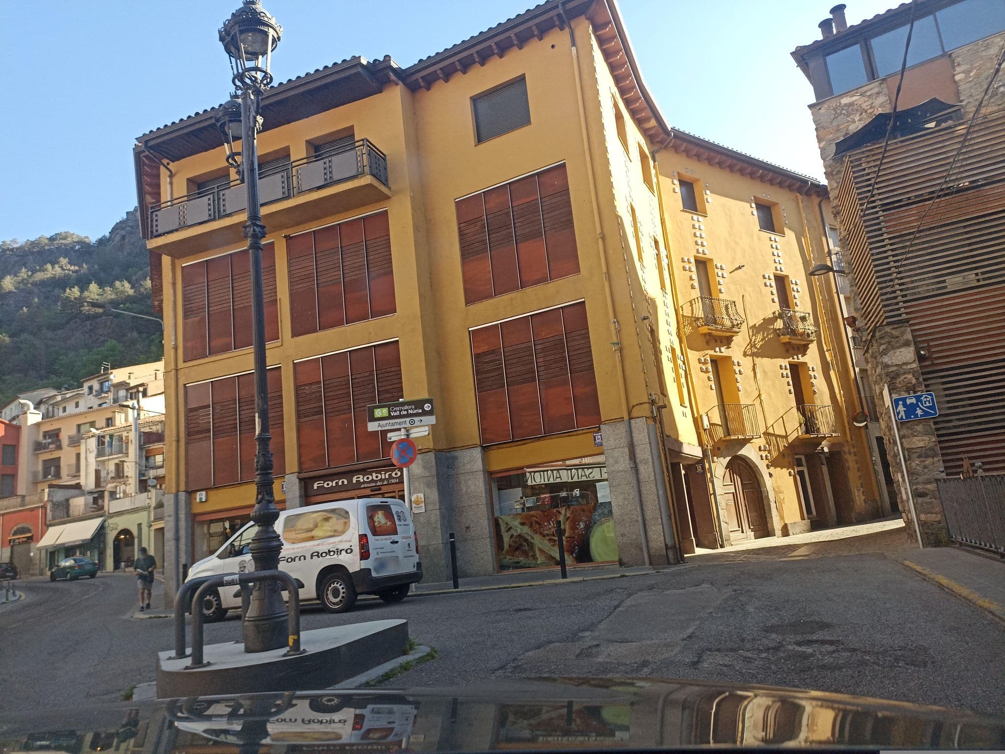 Street view near Hotel Sant Antoni, Ribes de Freser — © toniserra (CC BY-SA · Mapillary)