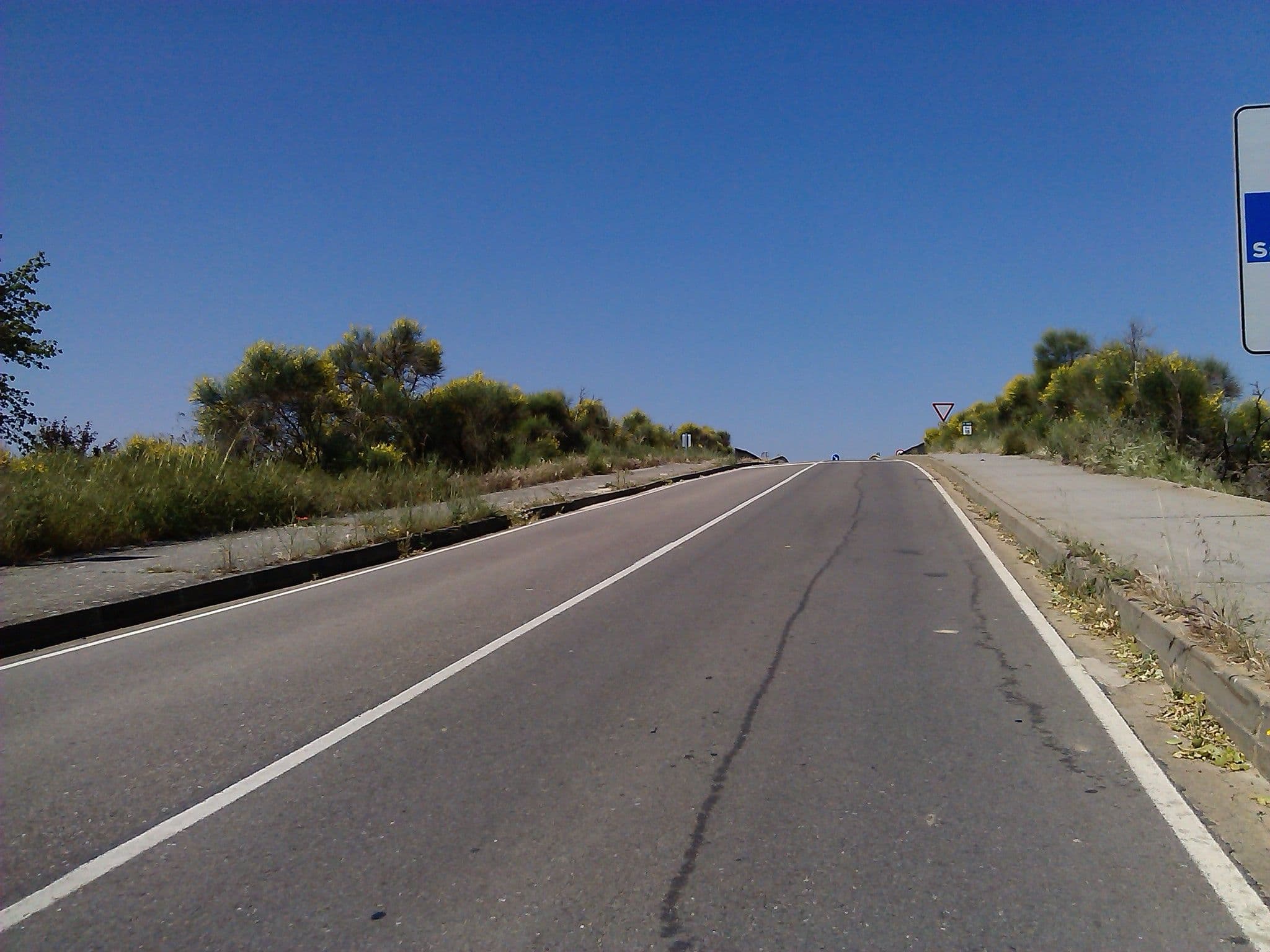 Street view near Area de San Telmo, Astudillo — © changchun1 (CC BY-SA · Mapillary)