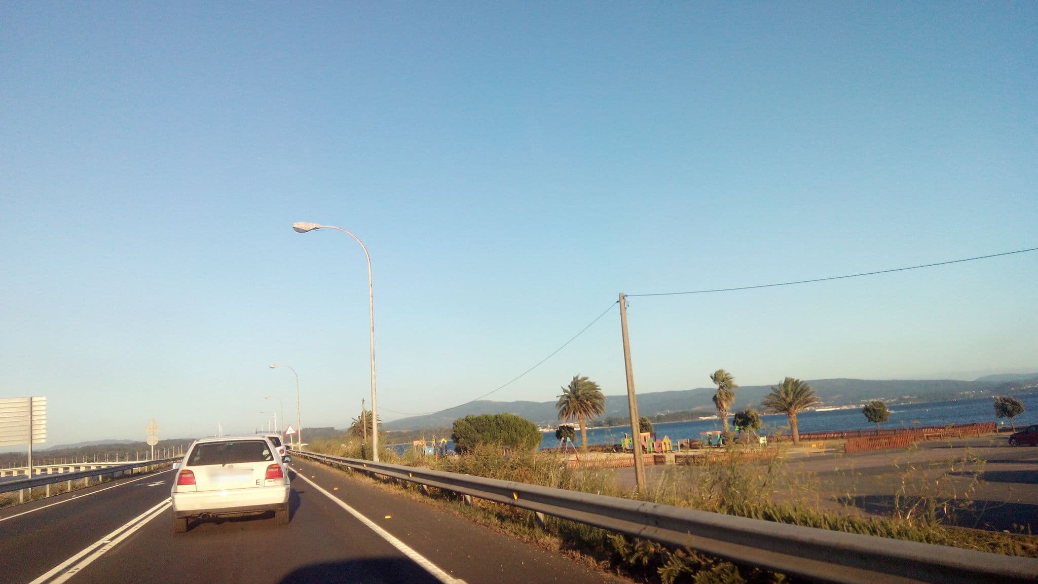 Street view near Área de Autocaravanas da Praia do Vao, Illa de Arousa — © lolailo (CC BY-SA · Mapillary)