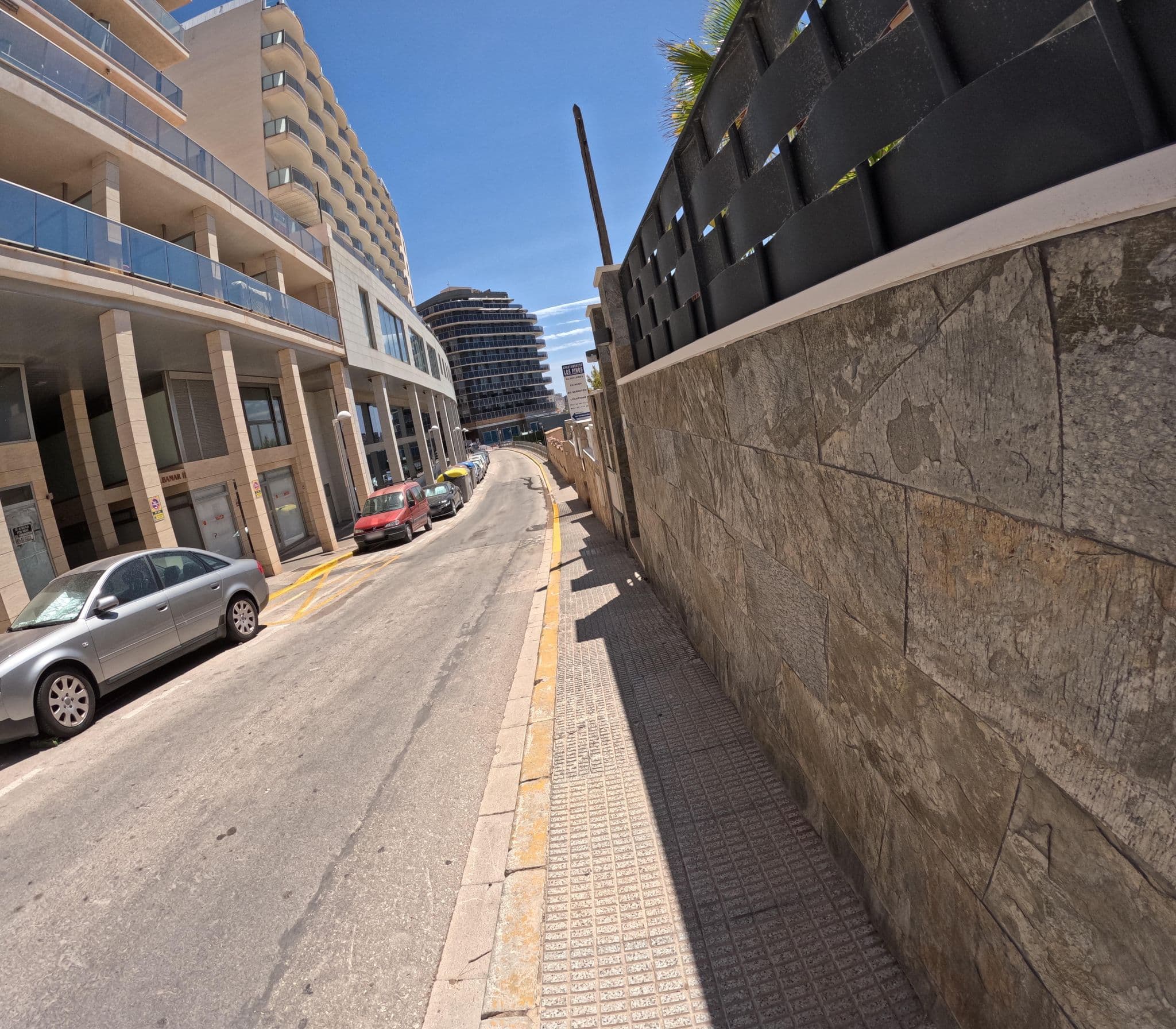 Street view near Apartamentos Los Pinos, Calp — © tjorim (CC BY-SA · Mapillary)