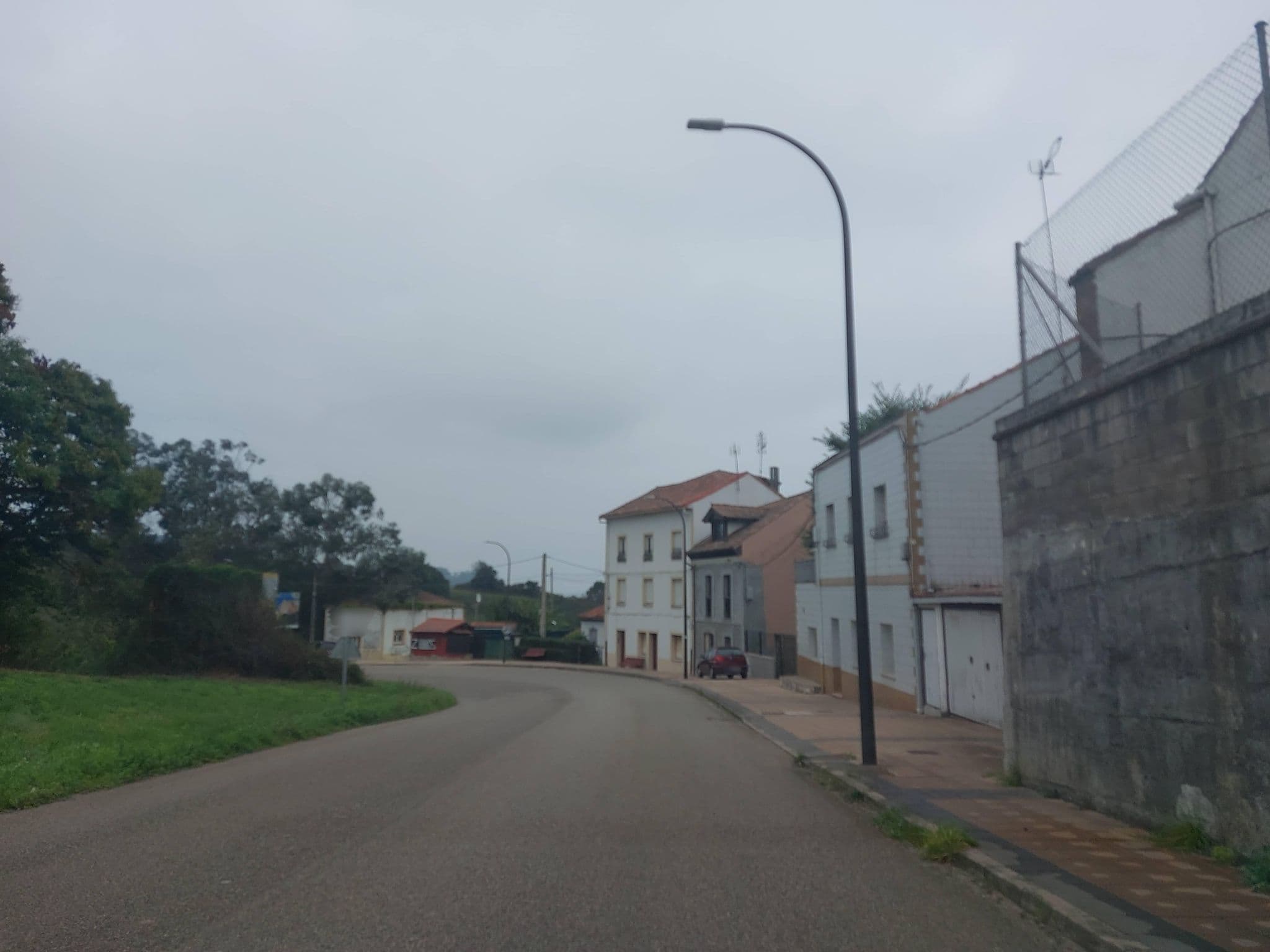 Street view near Hotel Los Laureles, Luanco — © 5rmft (CC BY-SA · Mapillary)