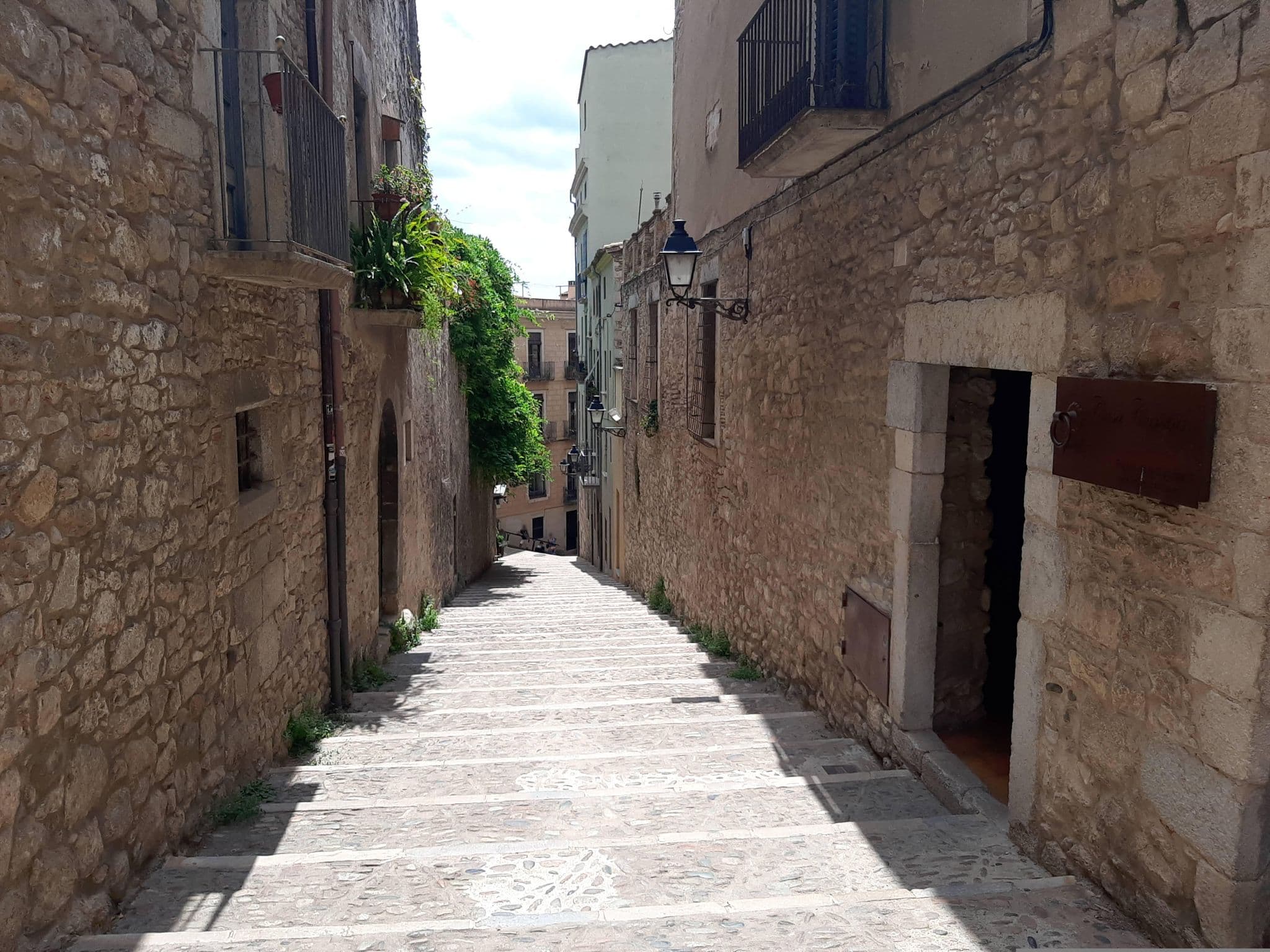 Street view near Casa Cundaro, Girona — © alesarrett (CC BY-SA · Mapillary)