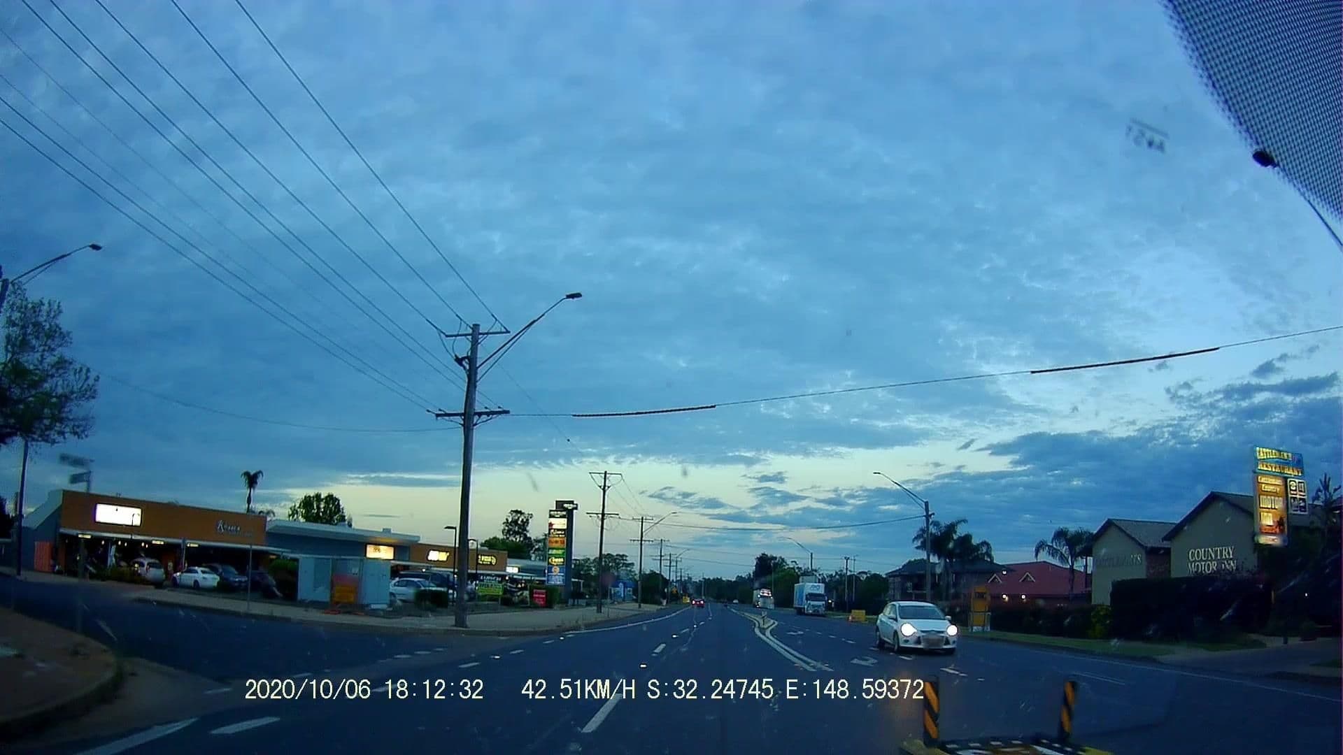 Street view near Cattlemans Country Motor Inn, Dubbo — © maxim752 (CC BY-SA · Mapillary)