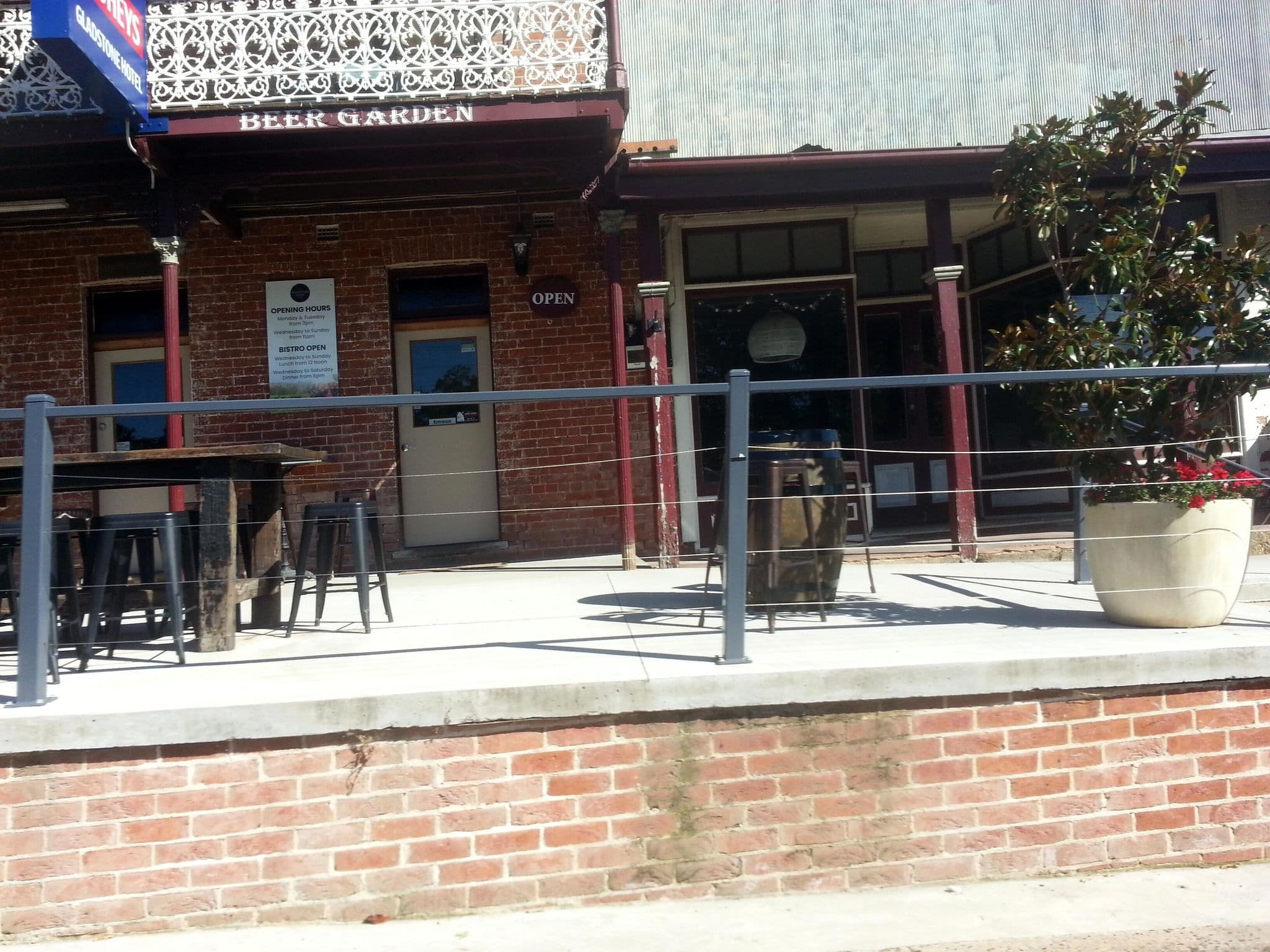 Street view near Gladstone Hotel, Blayney — © bob3bob3 (CC BY-SA · Mapillary)