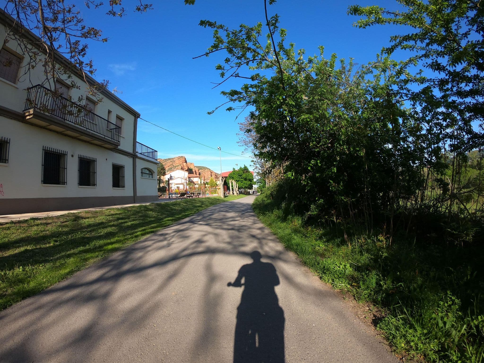 Street view near Albergue juvenil, Arnedo — © rubencarbonero (CC BY-SA · Mapillary)