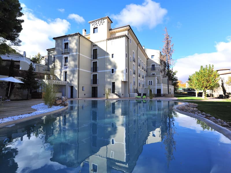 Hotel Balneario Alhama de Aragón (via Wikimedia Commons, CC BY-SA 3.0)