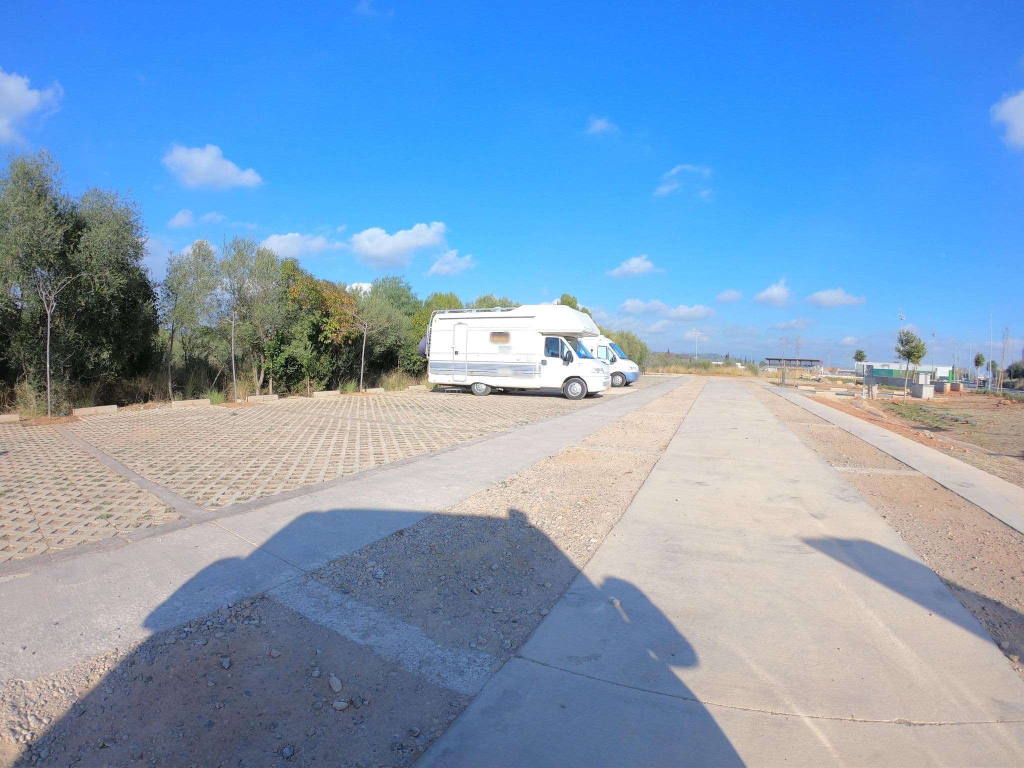 Street view near Área de camping-car de Onda, Onda — © joostjakob (CC BY-SA · Mapillary)