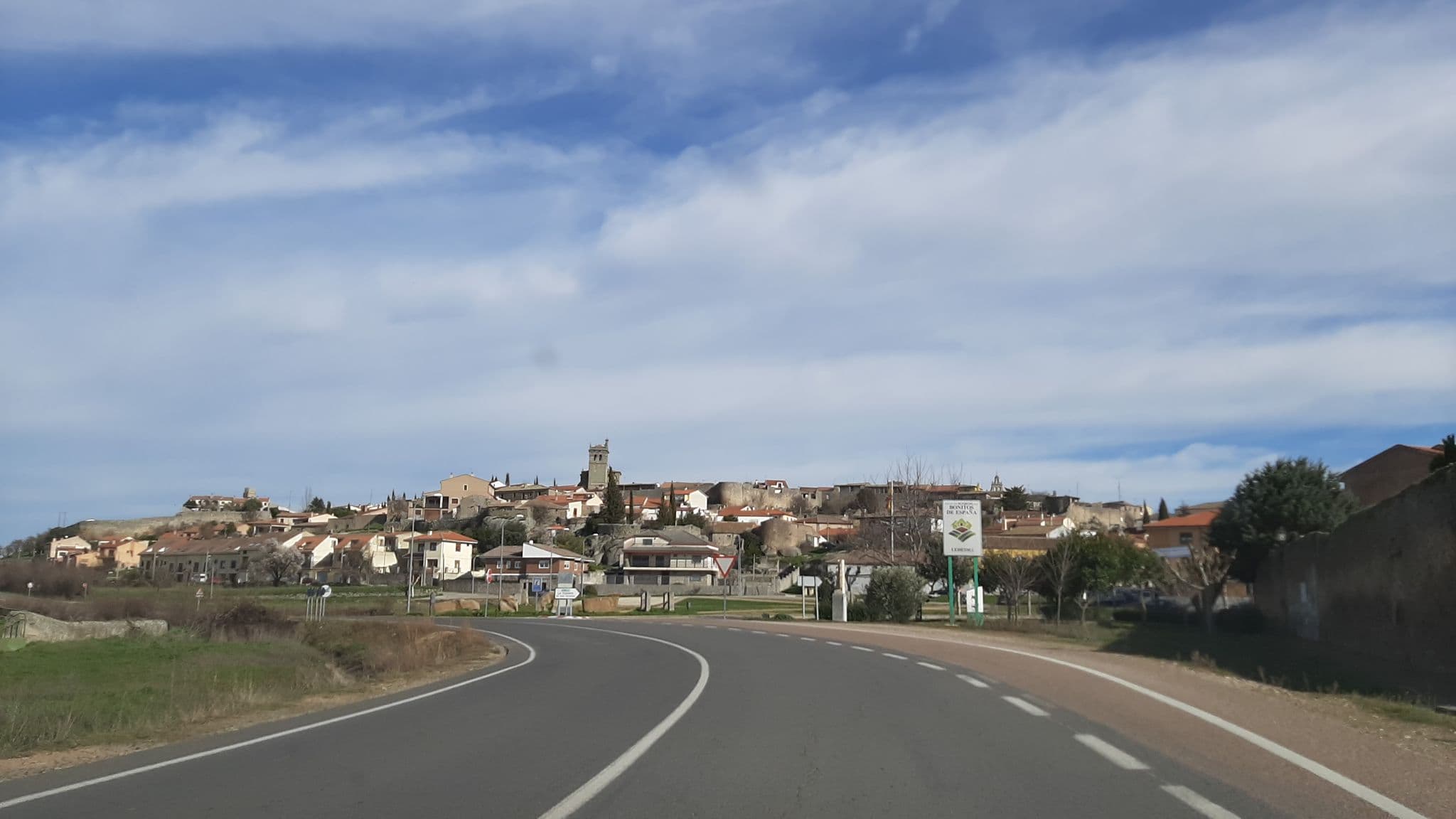 Street view near Àrea d'autocaravanes de Ledesma, Salamanca, Ledesma — © civitas (CC BY-SA · Mapillary)