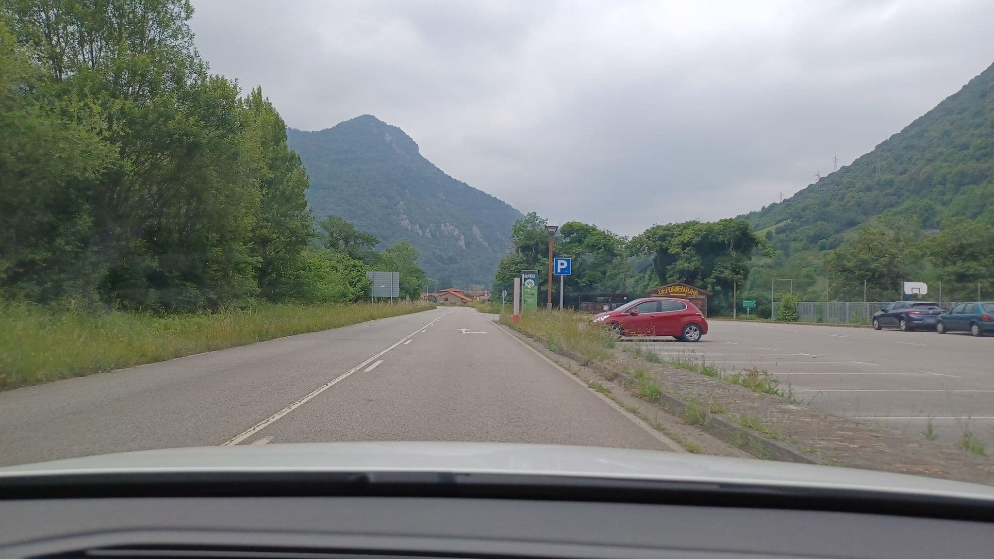 Street view near Parking autocaravanas de Buyera (Santo Adriano), Castandiello — © normanm (CC BY-SA · Mapillary)