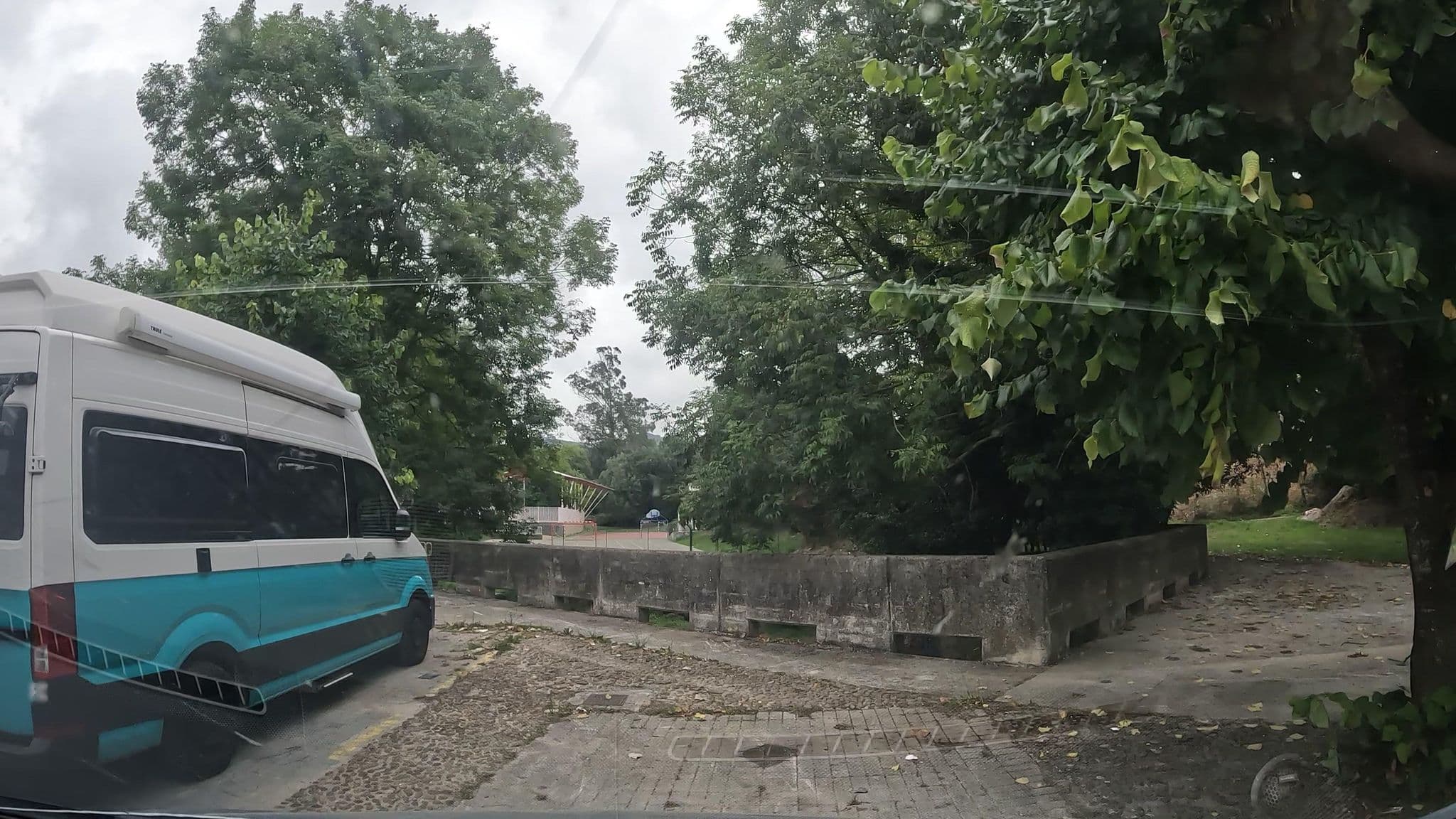Street view near Area Autocaravanas Santillana del Mar - Calle de Jesús Otero Oreña, Santillana — © vinisa (CC BY-SA · Mapillary)
