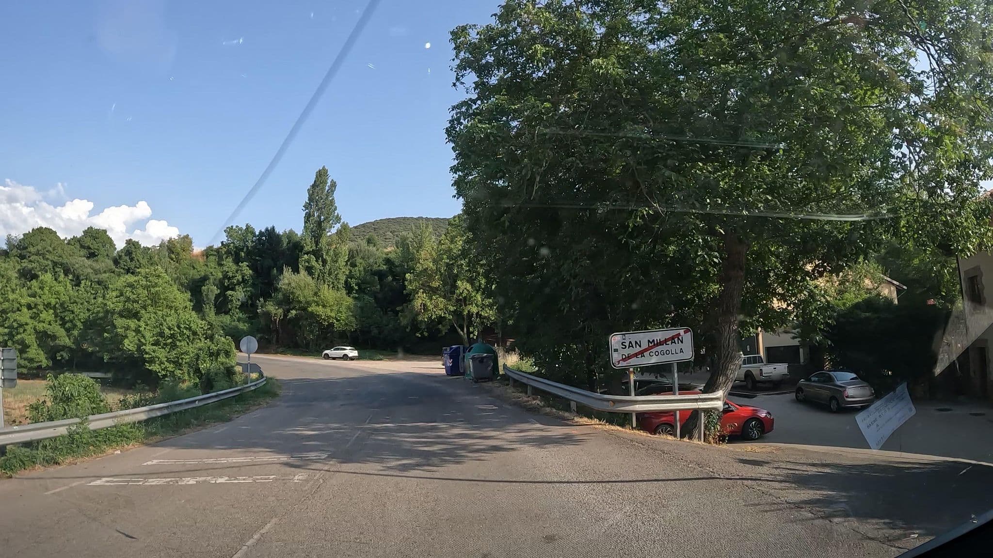 Street view near Fábrica de Harinas “La Gloria”, Baños de Río Tobía — © vinisa (CC BY-SA · Mapillary)