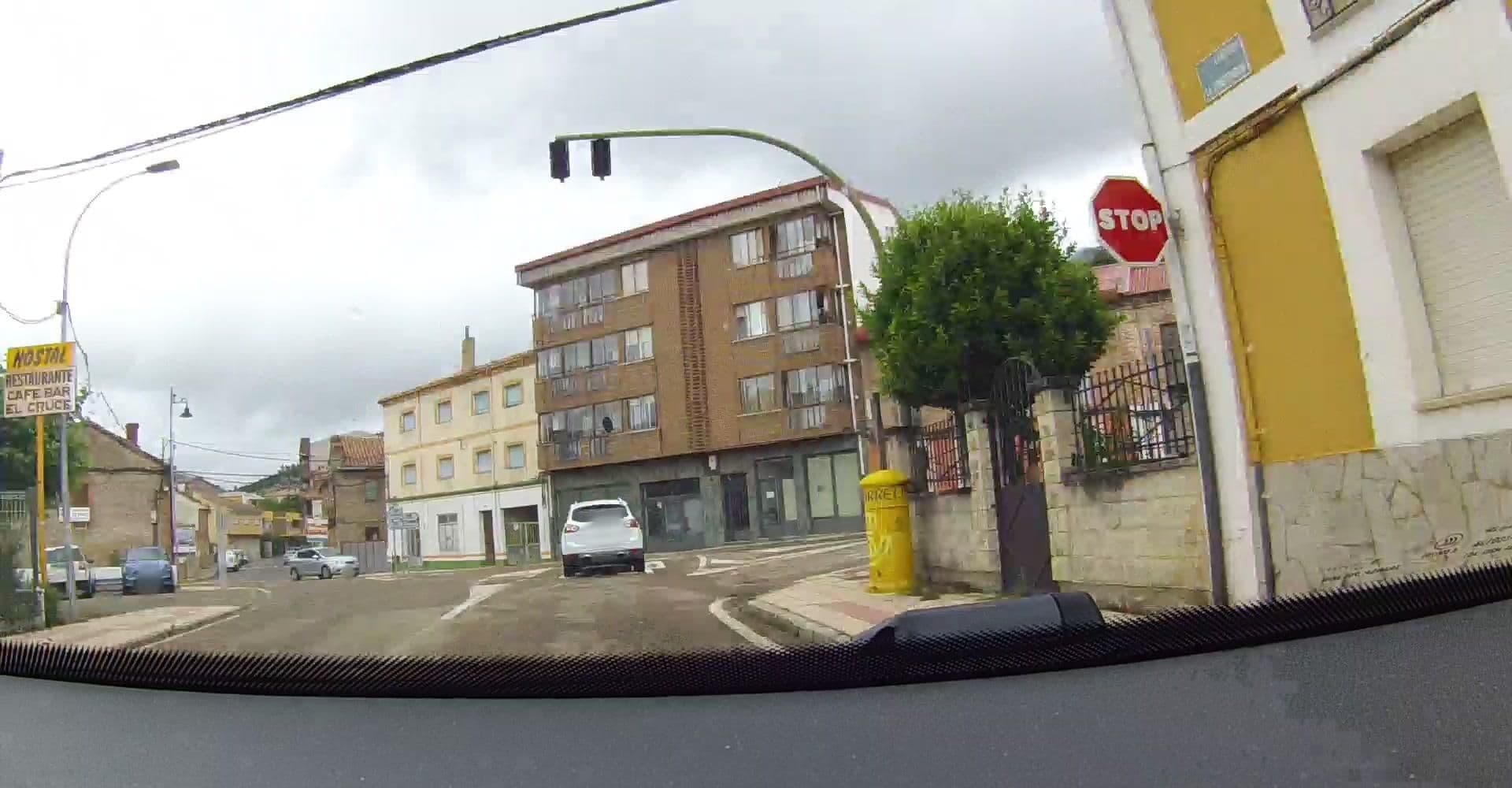 Street view near Hostal El Cruce, Cistierna — © VincentVE (CC BY-SA · Mapillary)
