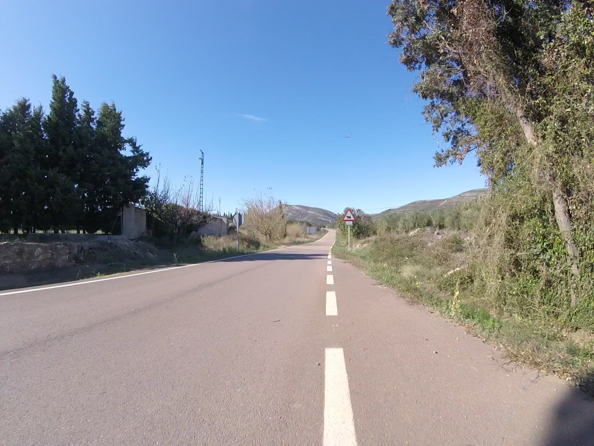 Street view near Pàrquing d'Autocaravanes de Tírig, Albocàsser — © mikelo (CC BY-SA · Mapillary)