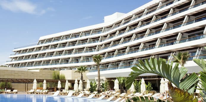 Ibiza Gran Hotel (via Wikimedia Commons, CC BY 2.0)
