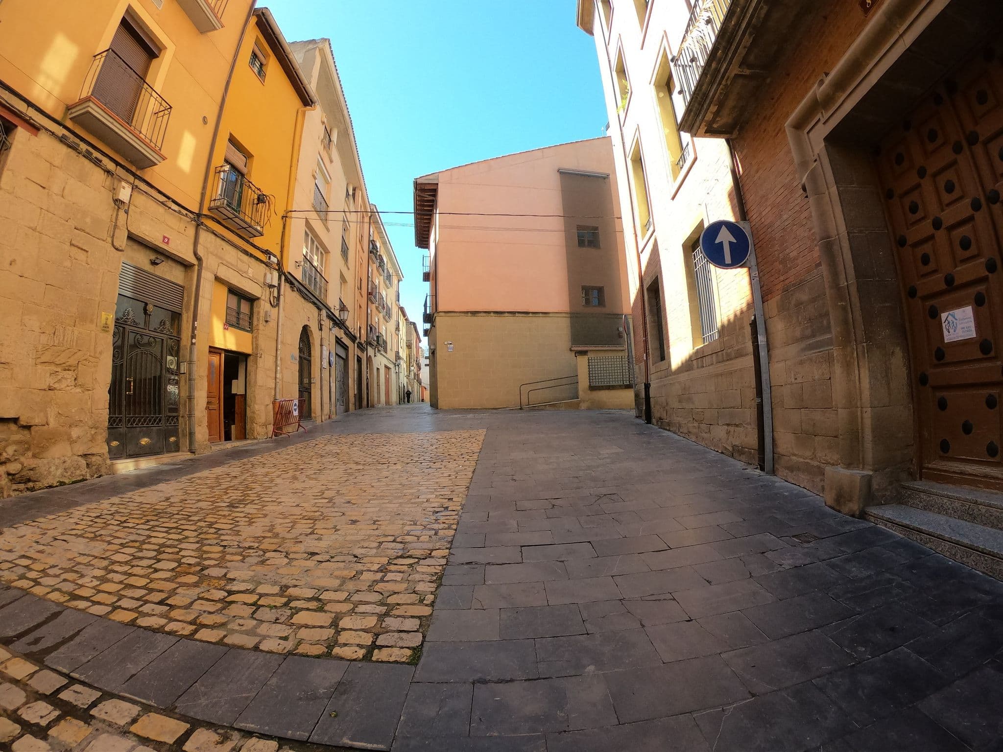 Street view near Albergue Parroquial de Santiago, Logroño — © rubencarbonero (CC BY-SA · Mapillary)