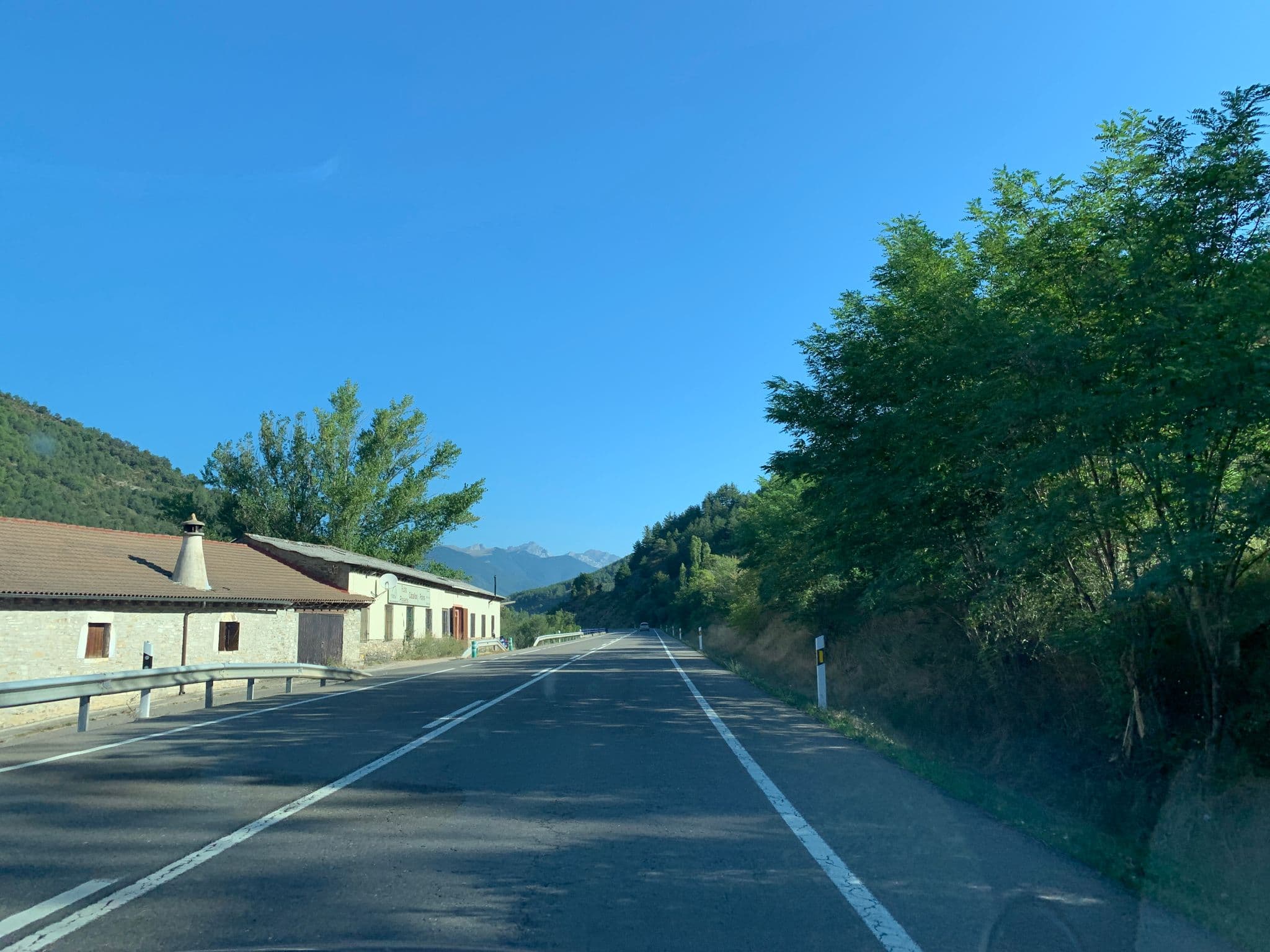 Street view near Hotel Charle, Jaca — © robot8a (CC BY-SA · Mapillary)