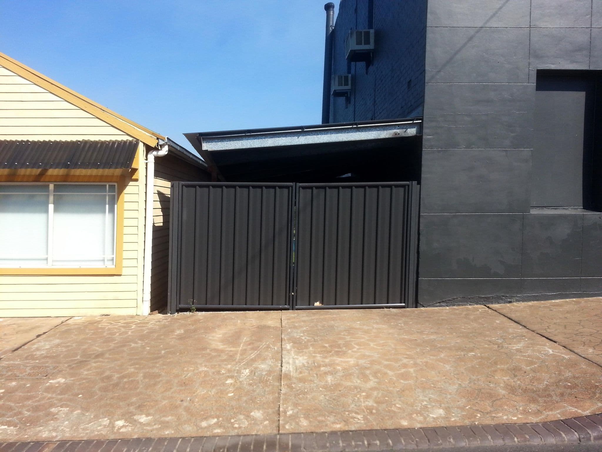Street view near Royal Hotel / Top Pub, Wallerawang — © bob3bob3 (CC BY-SA · Mapillary)