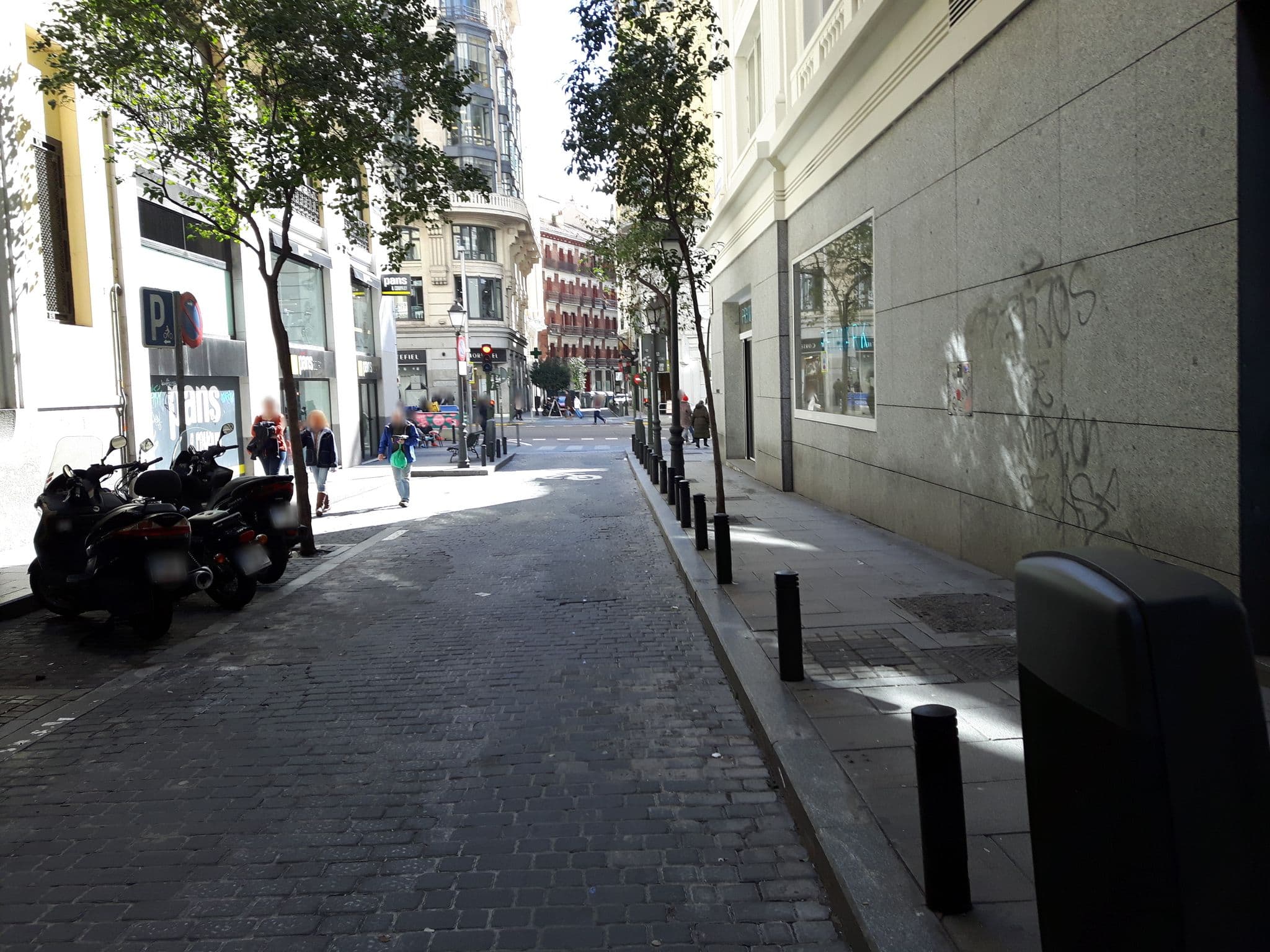 Street view near Petit Palace Triball, Madrid Centro