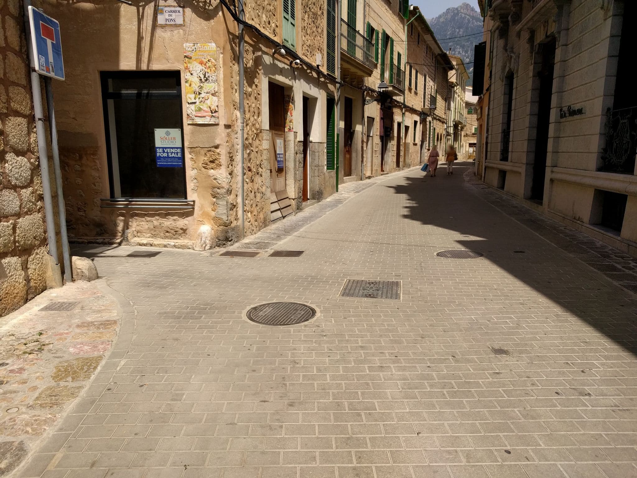 Street view near Solleric Petit Hotel, Sóller — © peterneubauer (CC BY-SA · Mapillary)