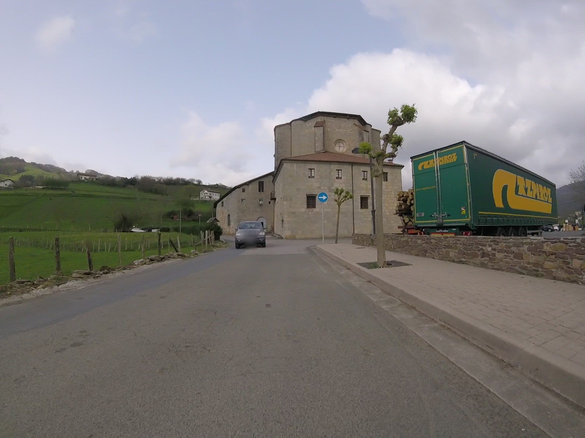 Street view near Autokarabana aparkalekua, Tolosa — © mikelo (CC BY-SA · Mapillary)