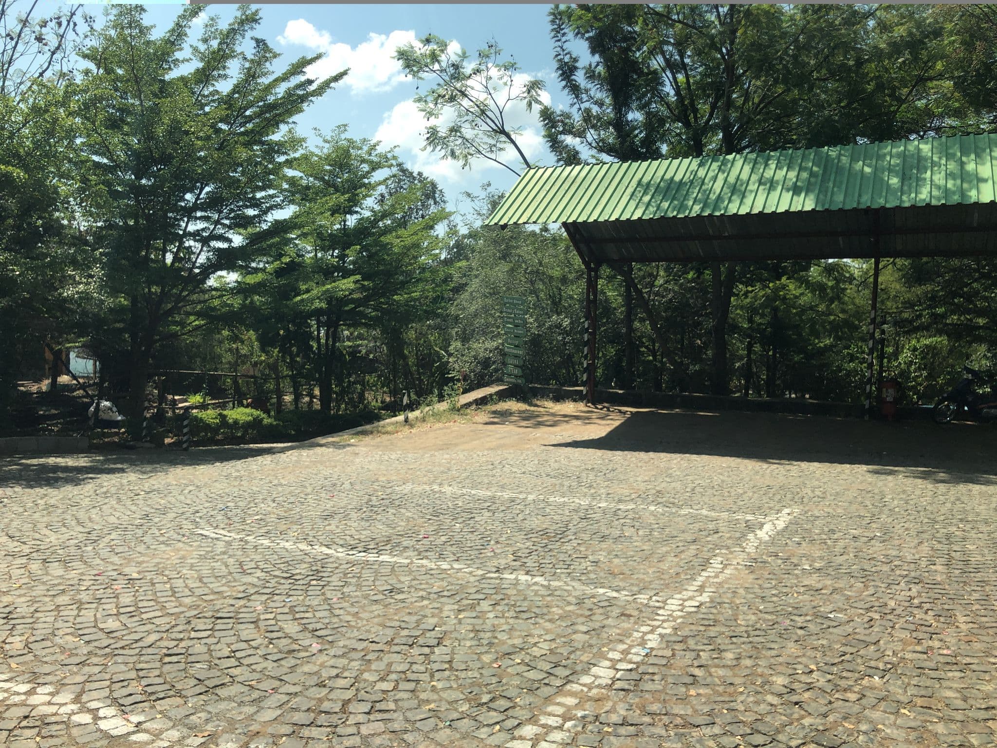 Street view near Paradise Lodge, Arba Minch — © mtnbiker (CC BY-SA · Mapillary)