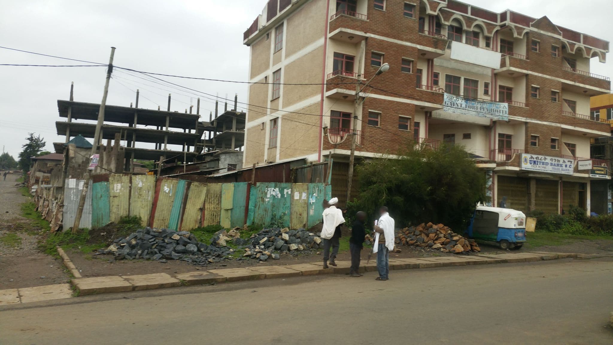 Street view near Giant Lobelia Hotel, Debark’ — © shlublu (CC BY-SA · Mapillary)