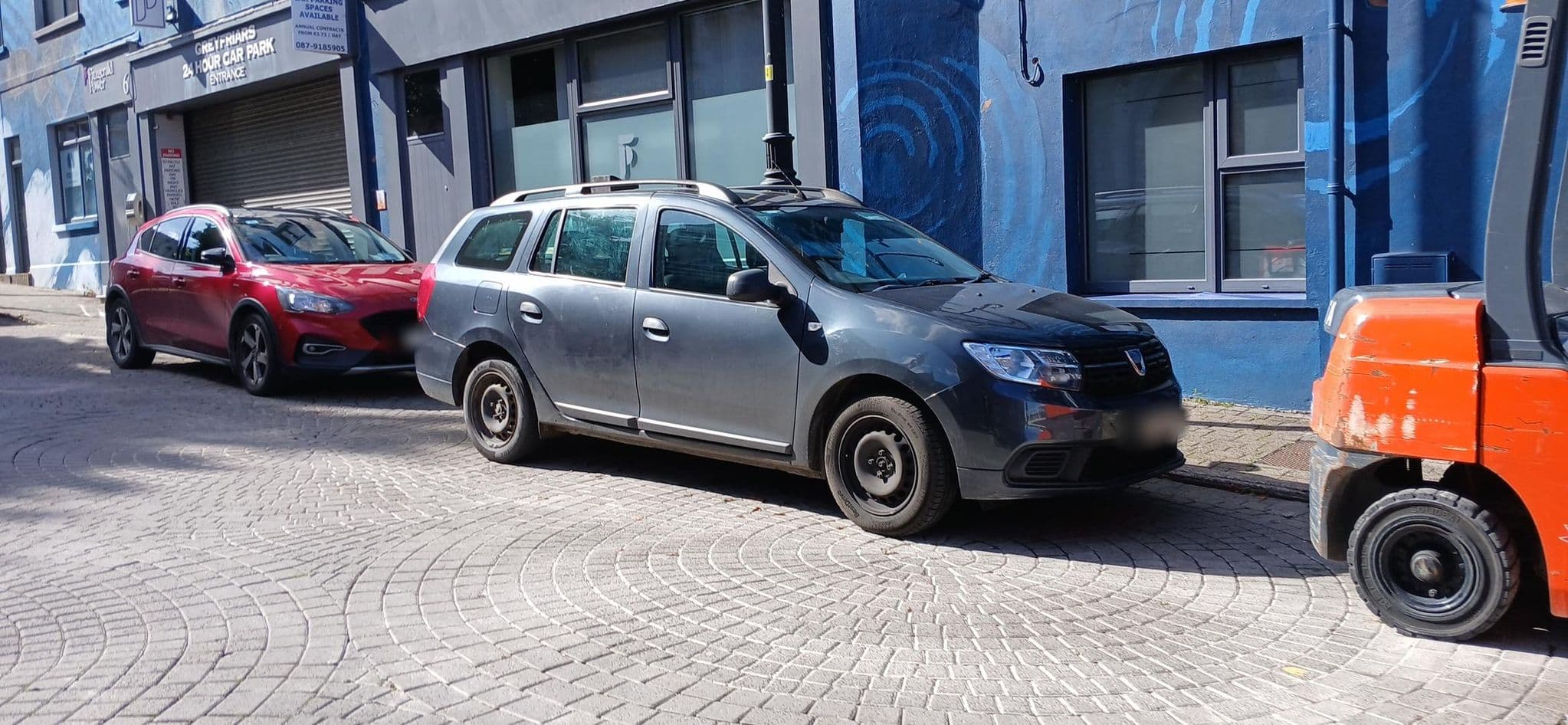 Street view near Viking House, Waterford — © annekaro (CC BY-SA · Mapillary)