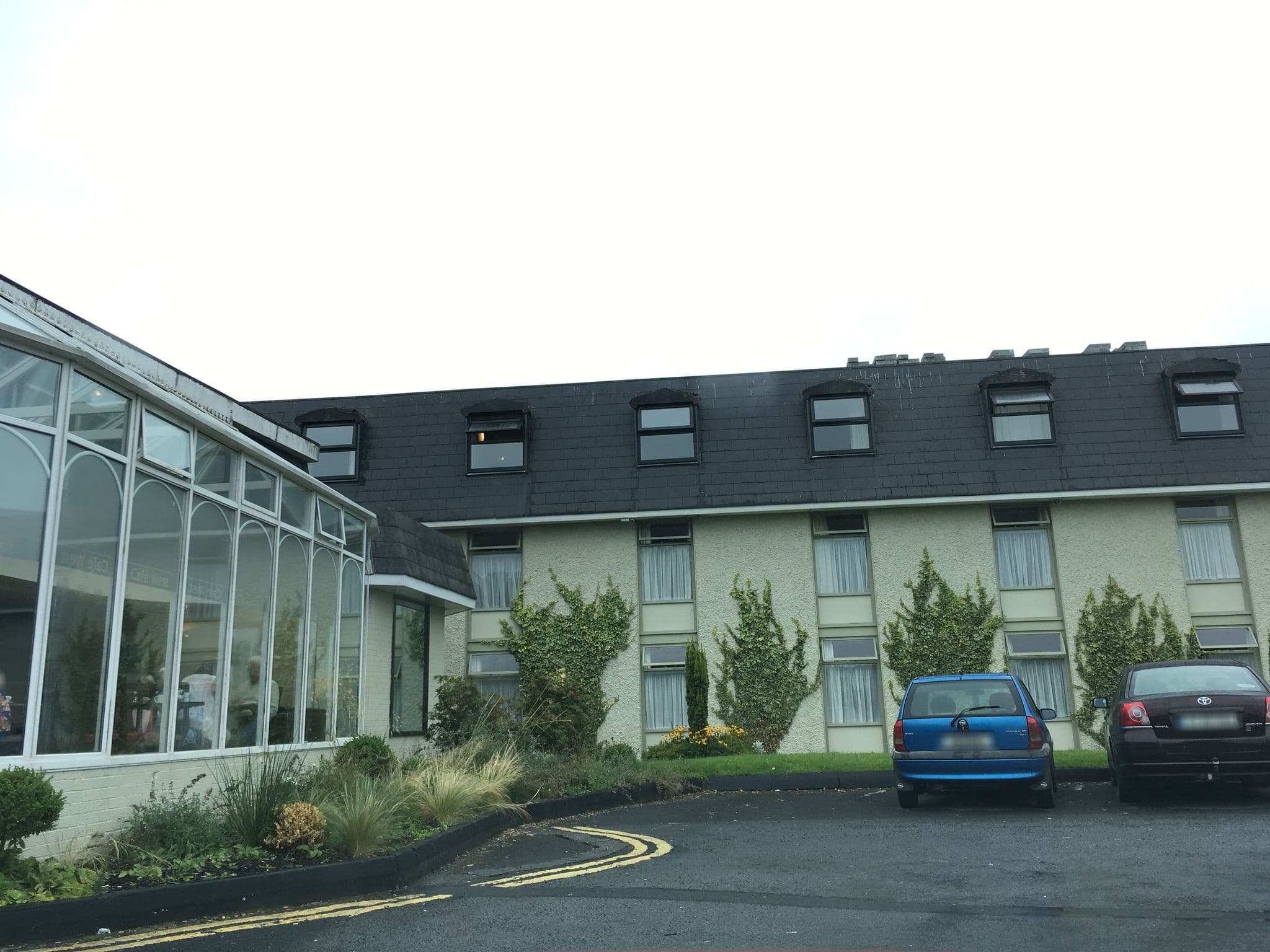 Street view near Treacy West County Hotel, Ennis — © southglos (CC BY-SA · Mapillary)