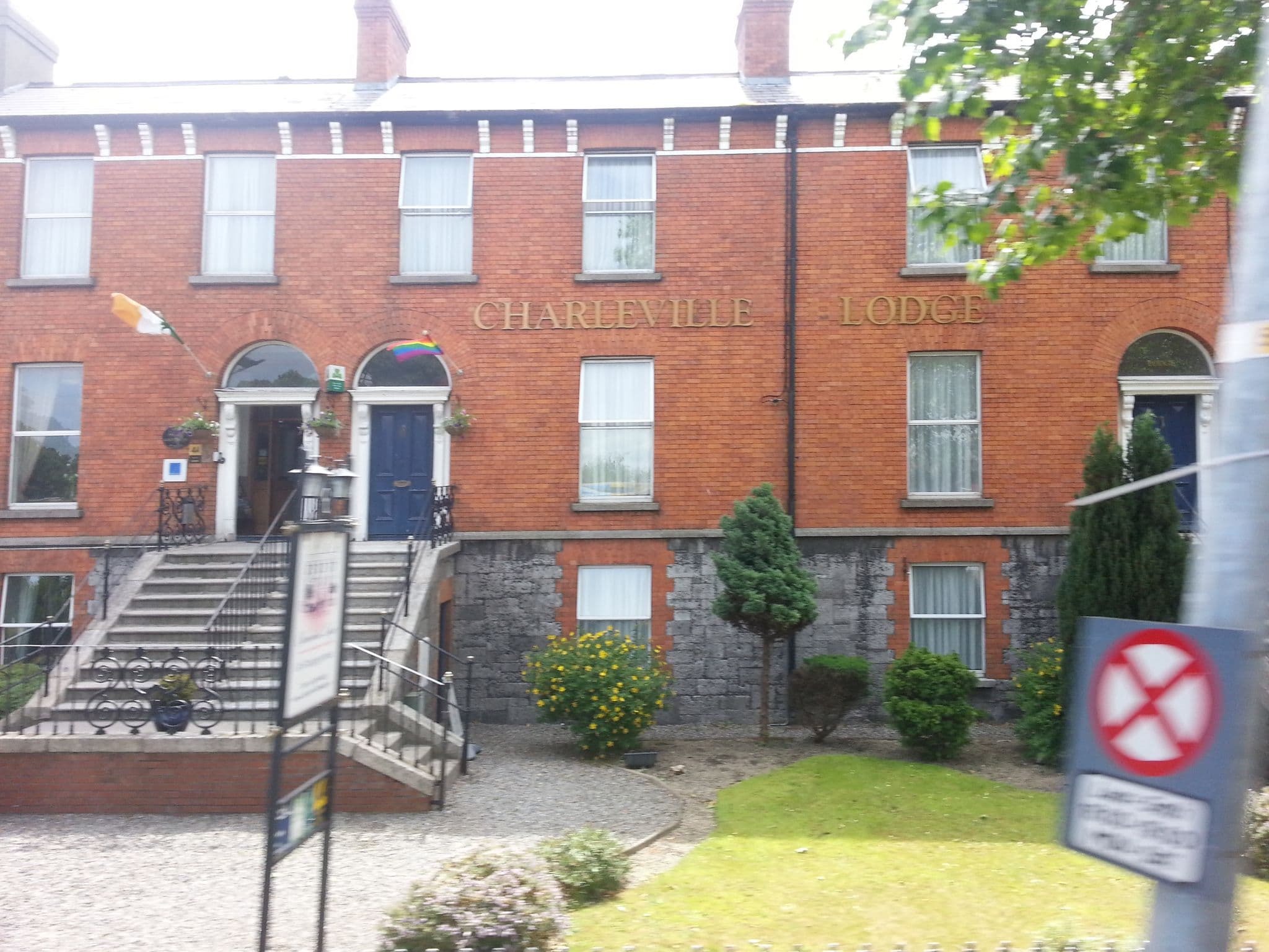 Street view near Charleville Lodge, Cabra — © pbb (CC BY-SA · Mapillary)