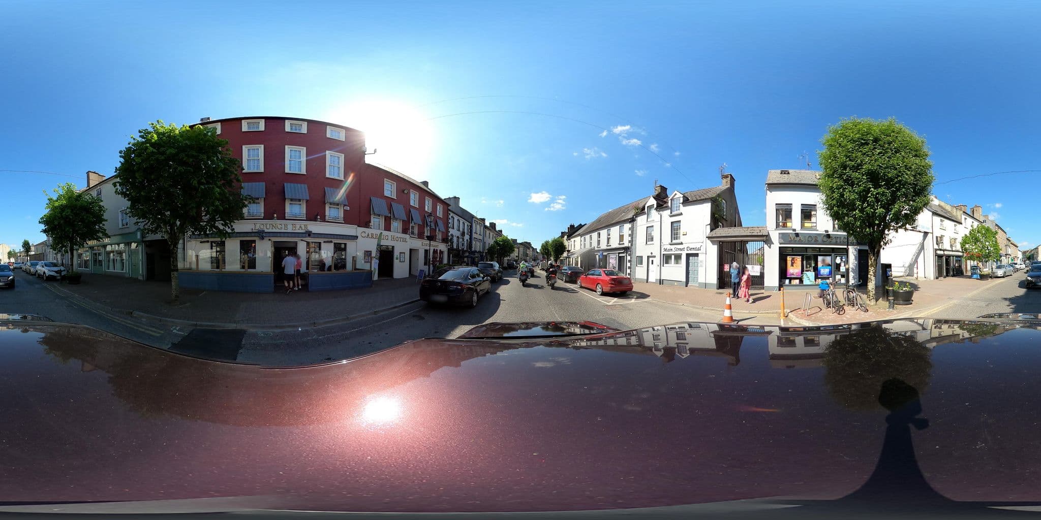 Street view near Carraig Hotel, Carrick-on-Suir — © annekaro (CC BY-SA · Mapillary)