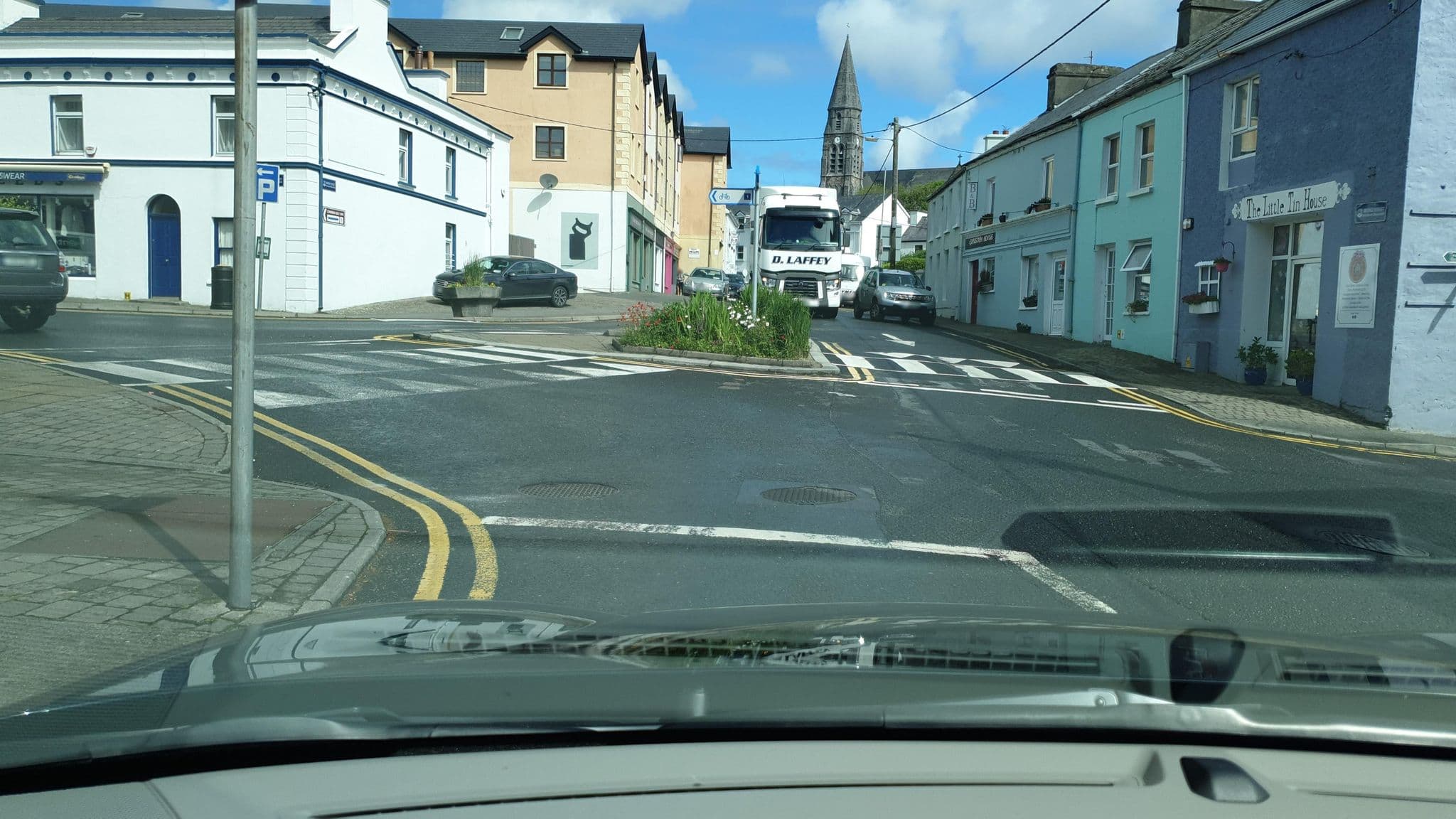 Street view near Vaughan's B&B, Clifden — © yannakis (CC BY-SA · Mapillary)