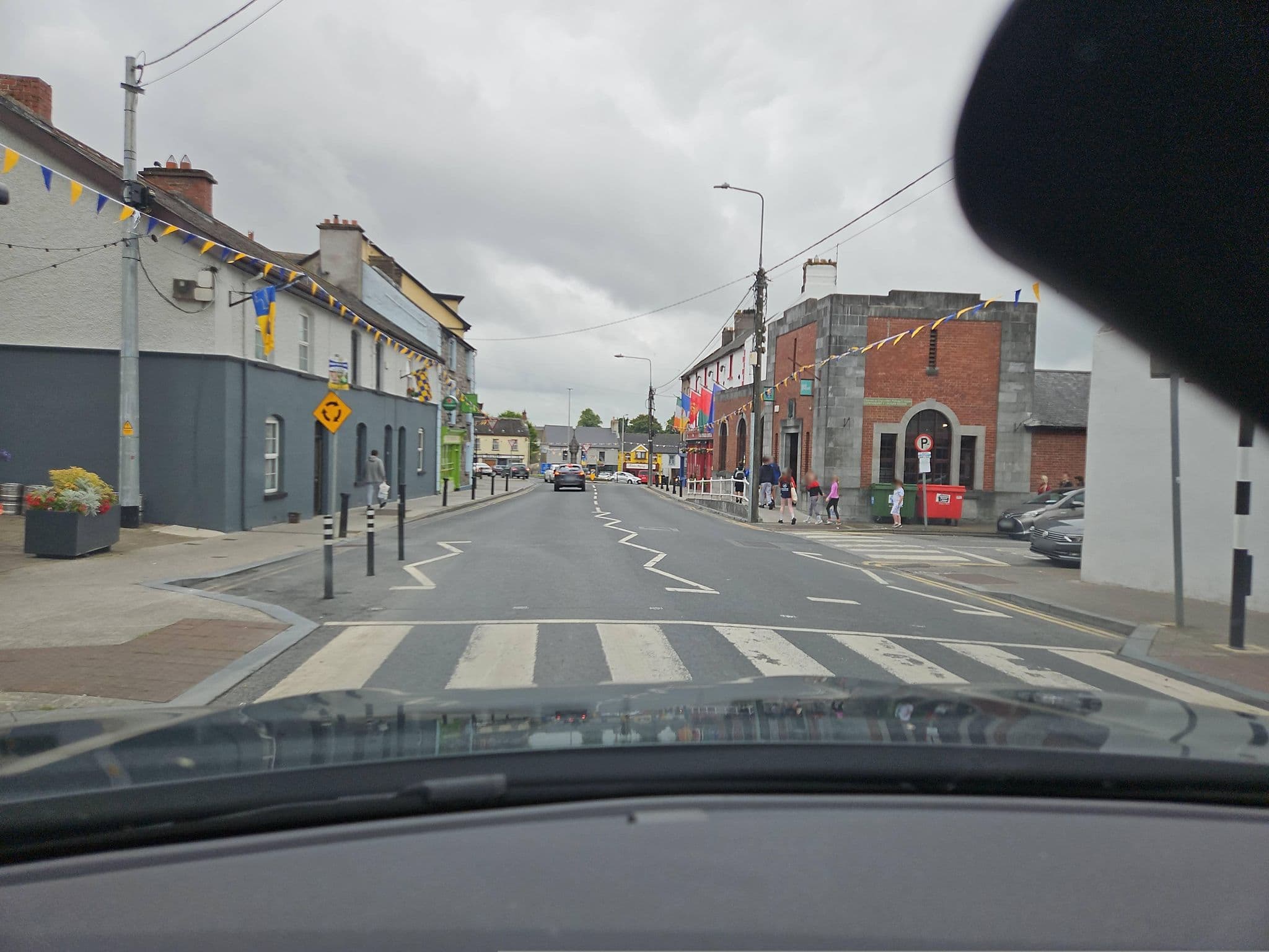 Street view near Bailey's Hotel, Cashel — © toho (CC BY-SA · Mapillary)