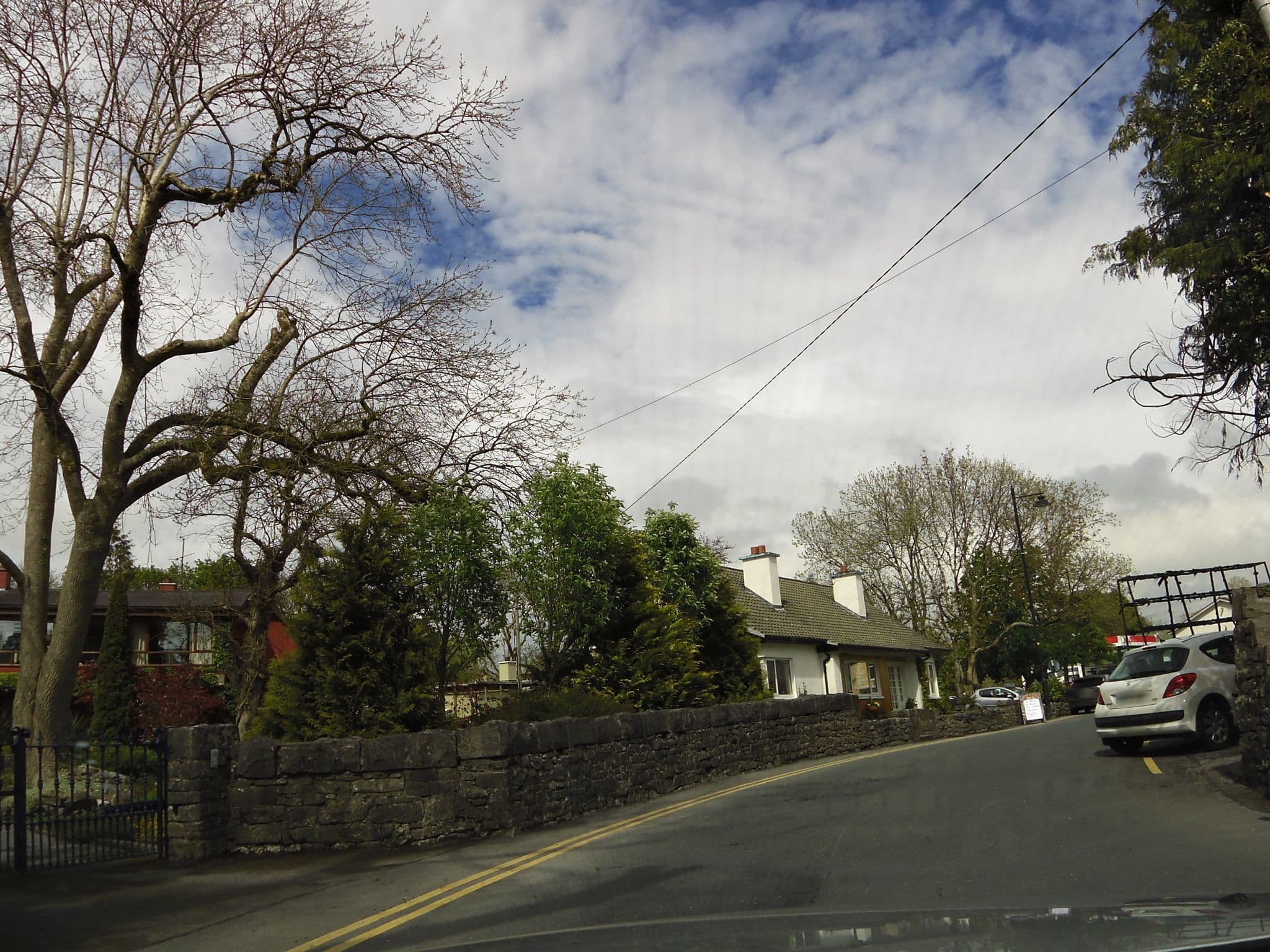 Street view near Lydon's Lodge, Ballinrobe — © dacor (CC BY-SA · Mapillary)