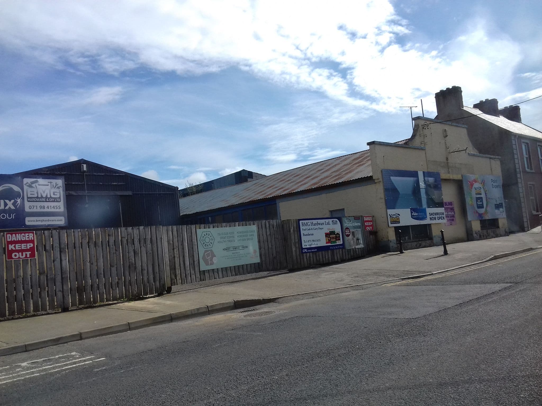 Street view near Surf Lodge, Bundoran — © debigc (CC BY-SA · Mapillary)