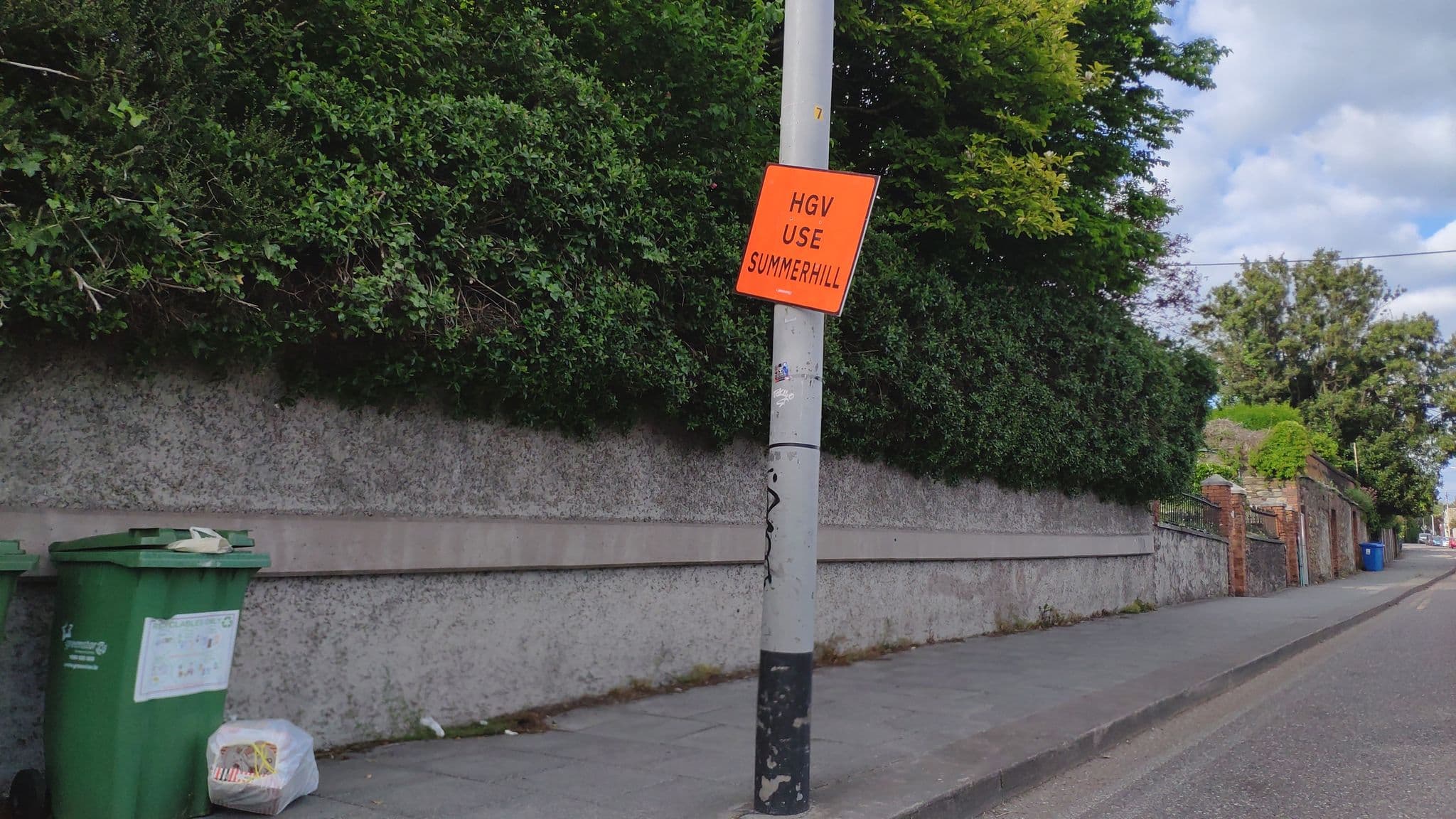 Street view near Bilberry House B&B, Cork — © florentch (CC BY-SA · Mapillary)