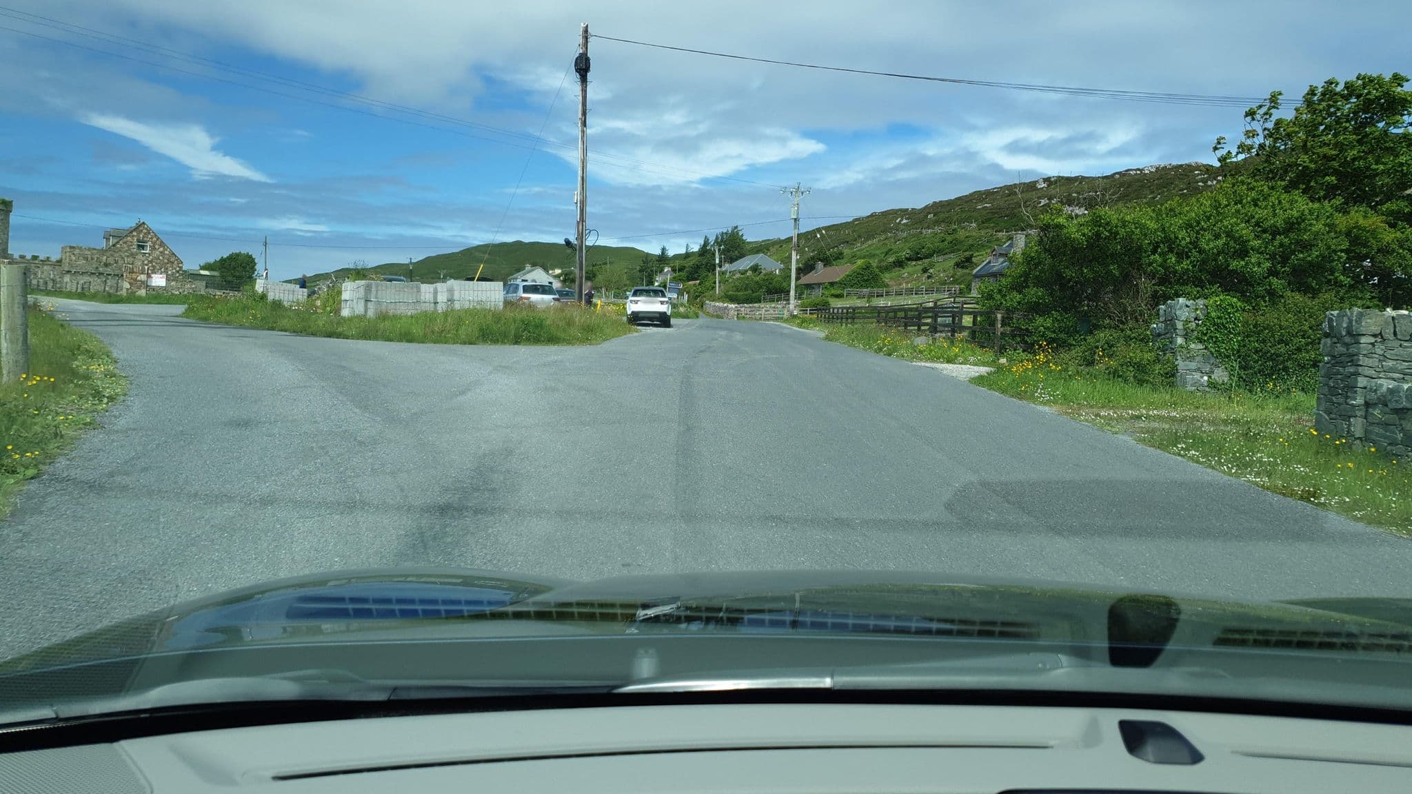 Street view near Hillside Lodge, Clifden — © yannakis (CC BY-SA · Mapillary)